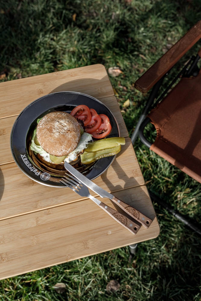 Wysokiej jakości materiały – Stal nierdzewna i drewno orzechowe