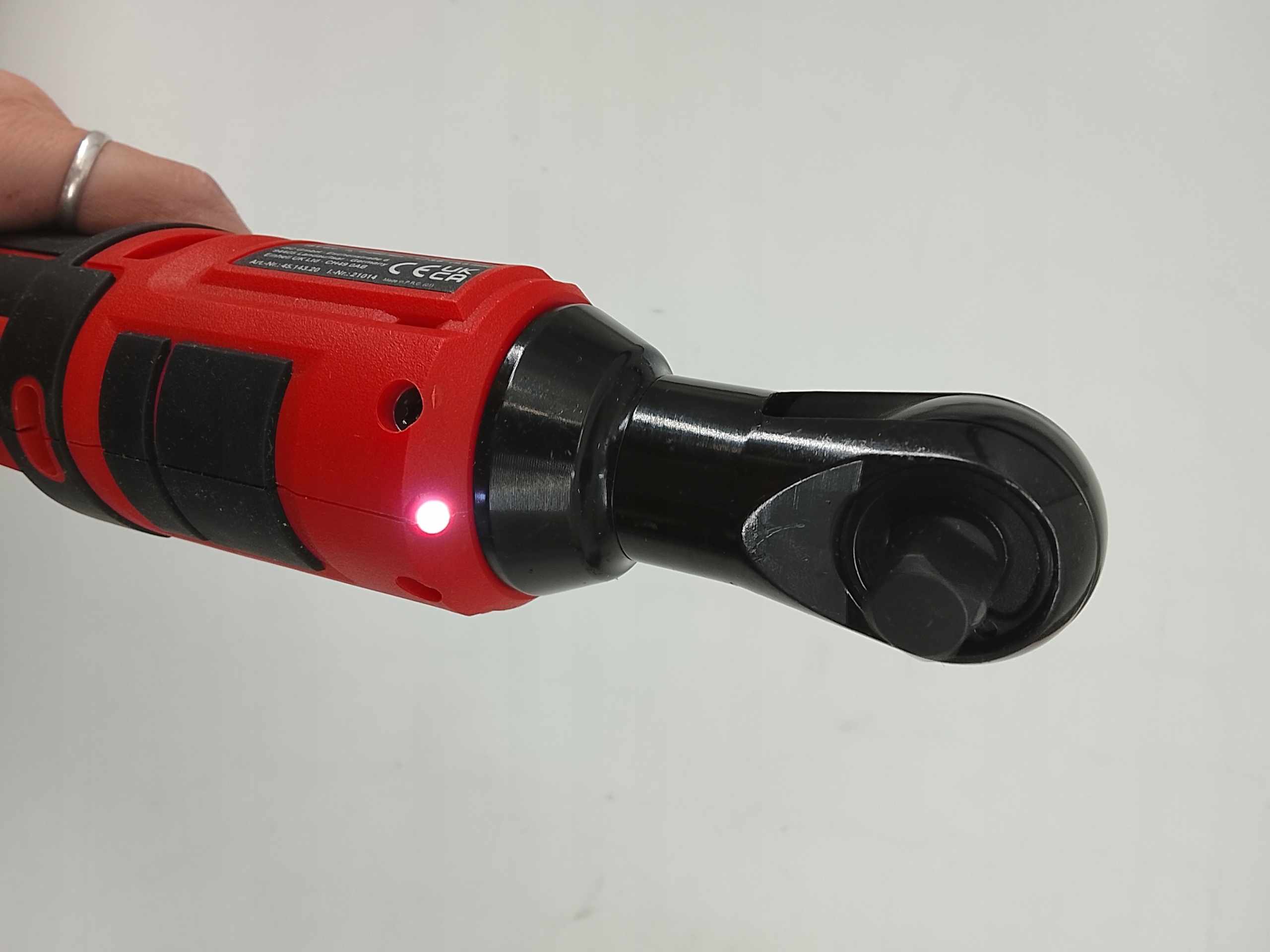 Ergonomiczny design z powłoką Softgrip – komfort pracy w trudnych warunkach