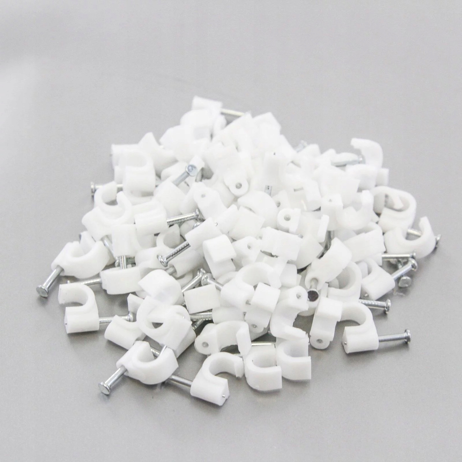 Klipsy do kabli TG56671 – Niezawodne mocowanie dla Twojej instalacji