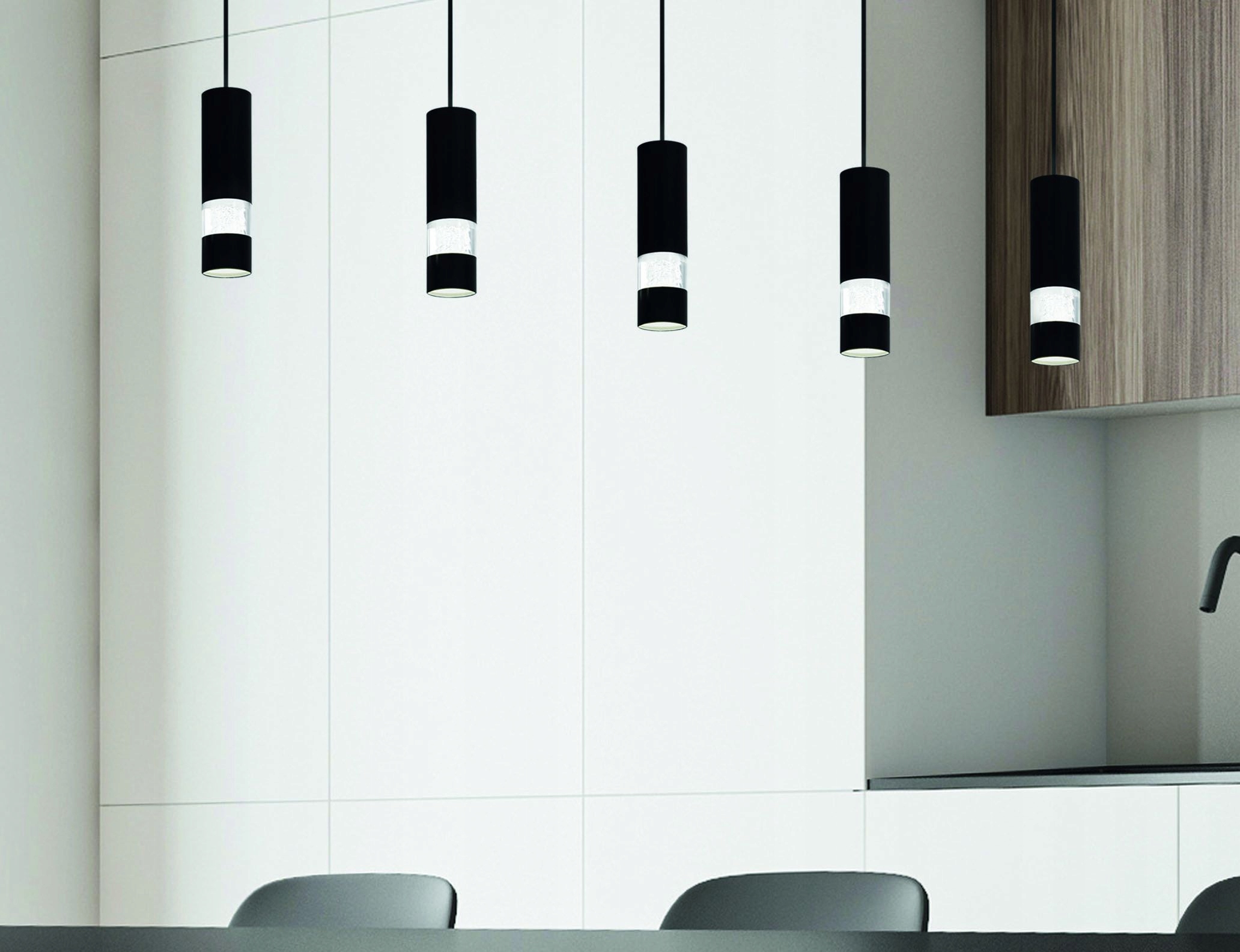 Styl i design – Lampa wisząca w kolorze czarnym i przezroczystym