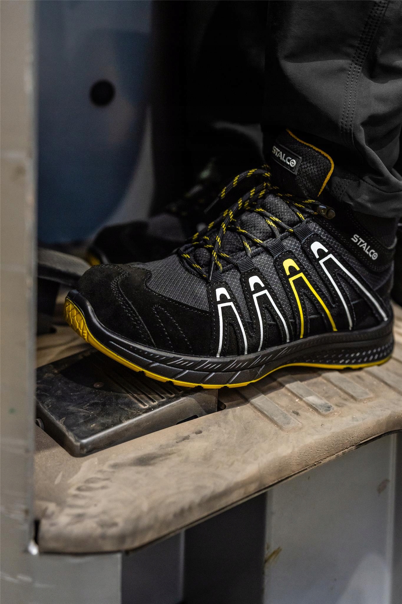 Stalowy podnosek i zabudowana pięta dla maksymalnej ochrony