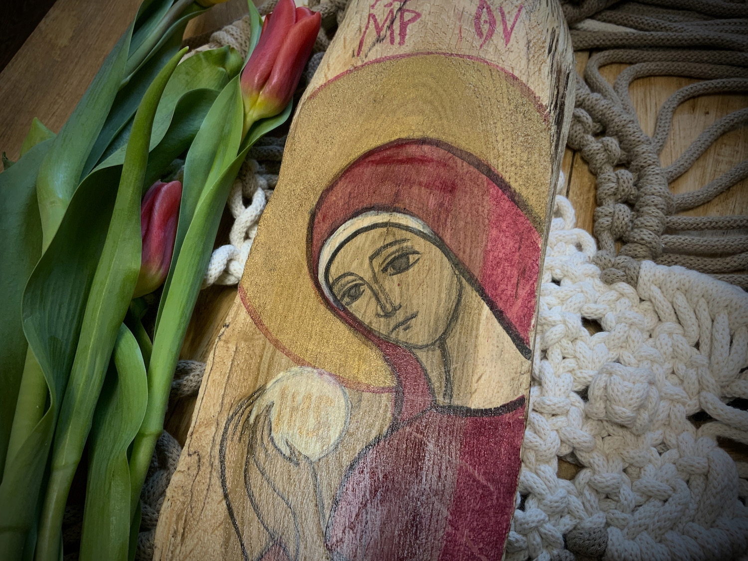 Matka Boża z Hostią w dłoniach Wysokość 49 cm