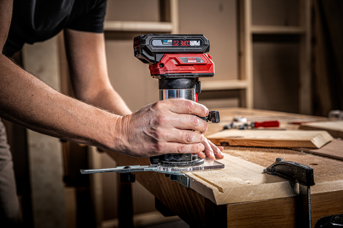 Precyzyjna regulacja głębokości frezowania do 43 mm