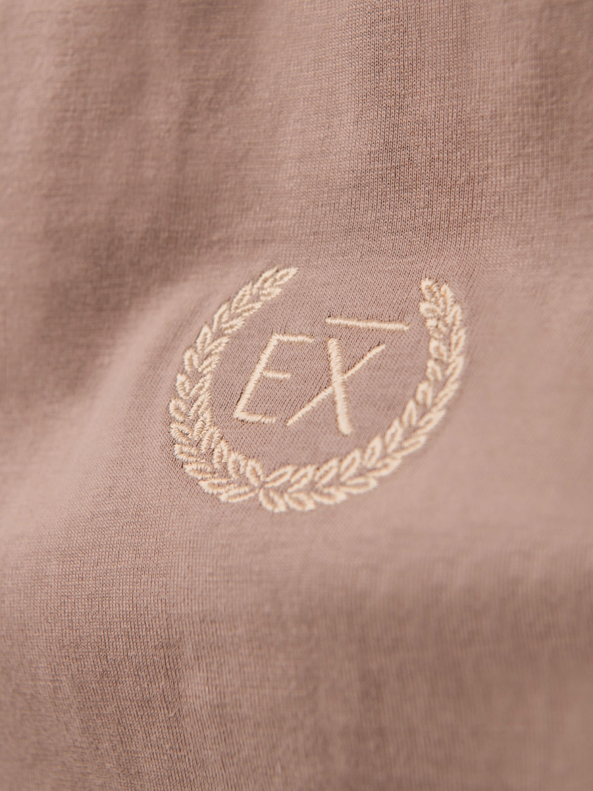 Ozdobny haft z logotypem – Wyrazisty akcent