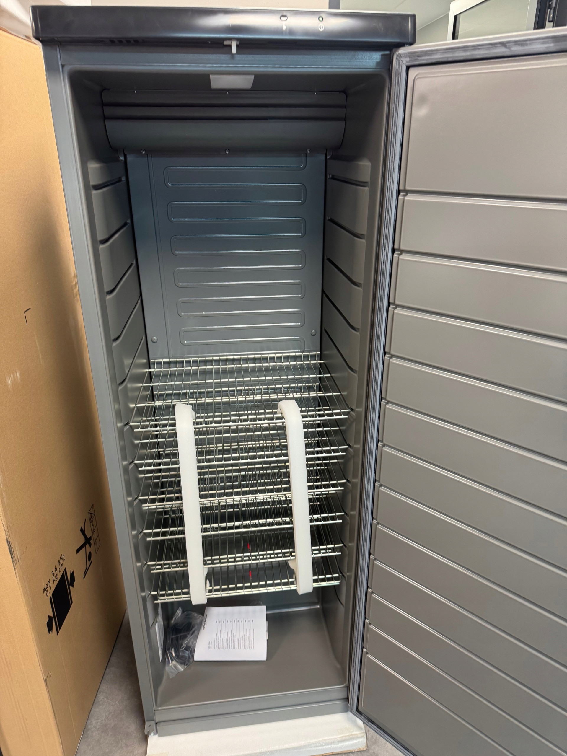 Przestronność i ergonomiczne wnętrze – 350 litrów pojemności