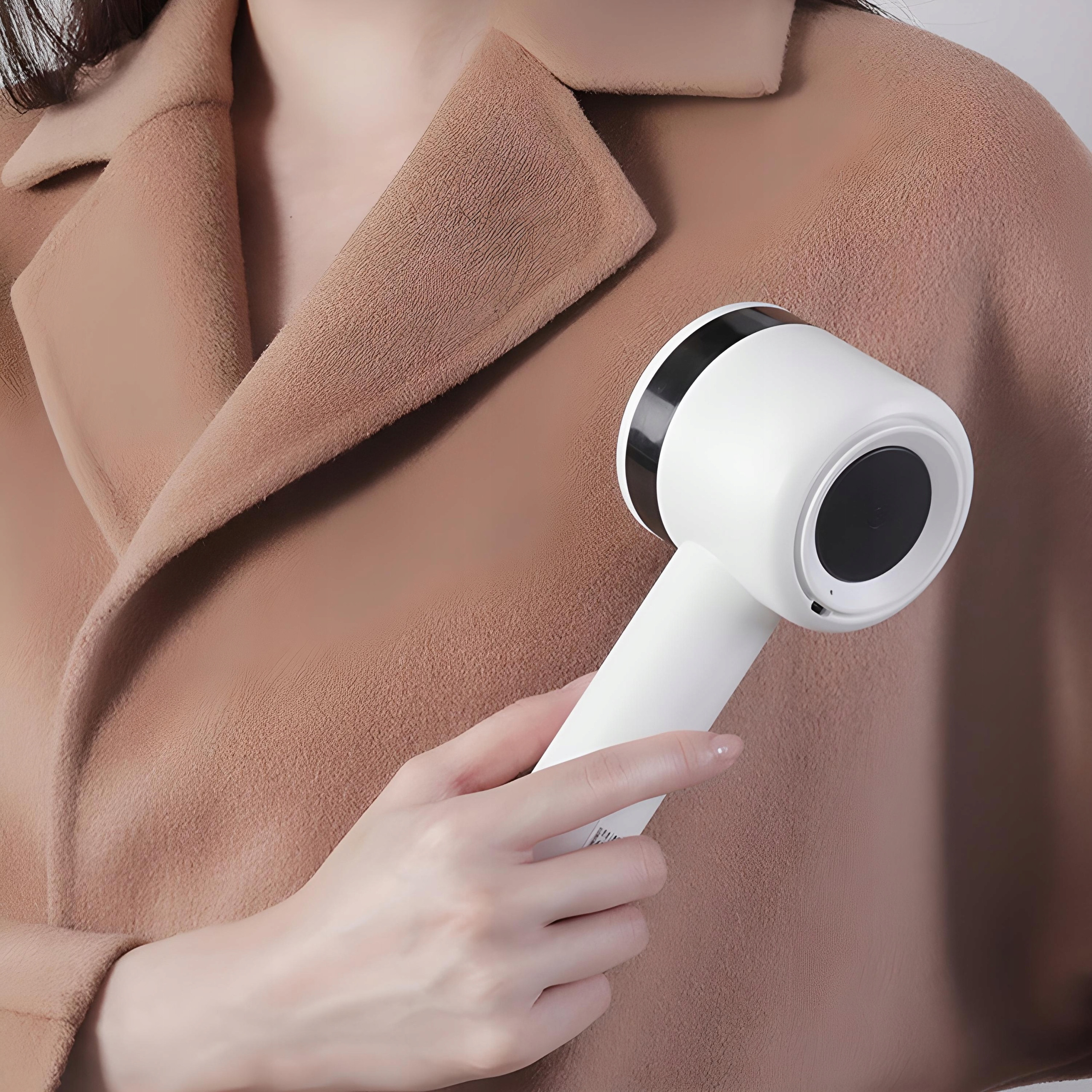 Wygodne czyszczenie dzięki rolkom do usuwania sierści