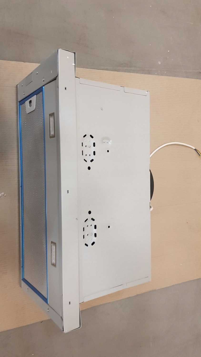 Materiał wykonania – Aluminium dla trwałości i łatwego czyszczenia