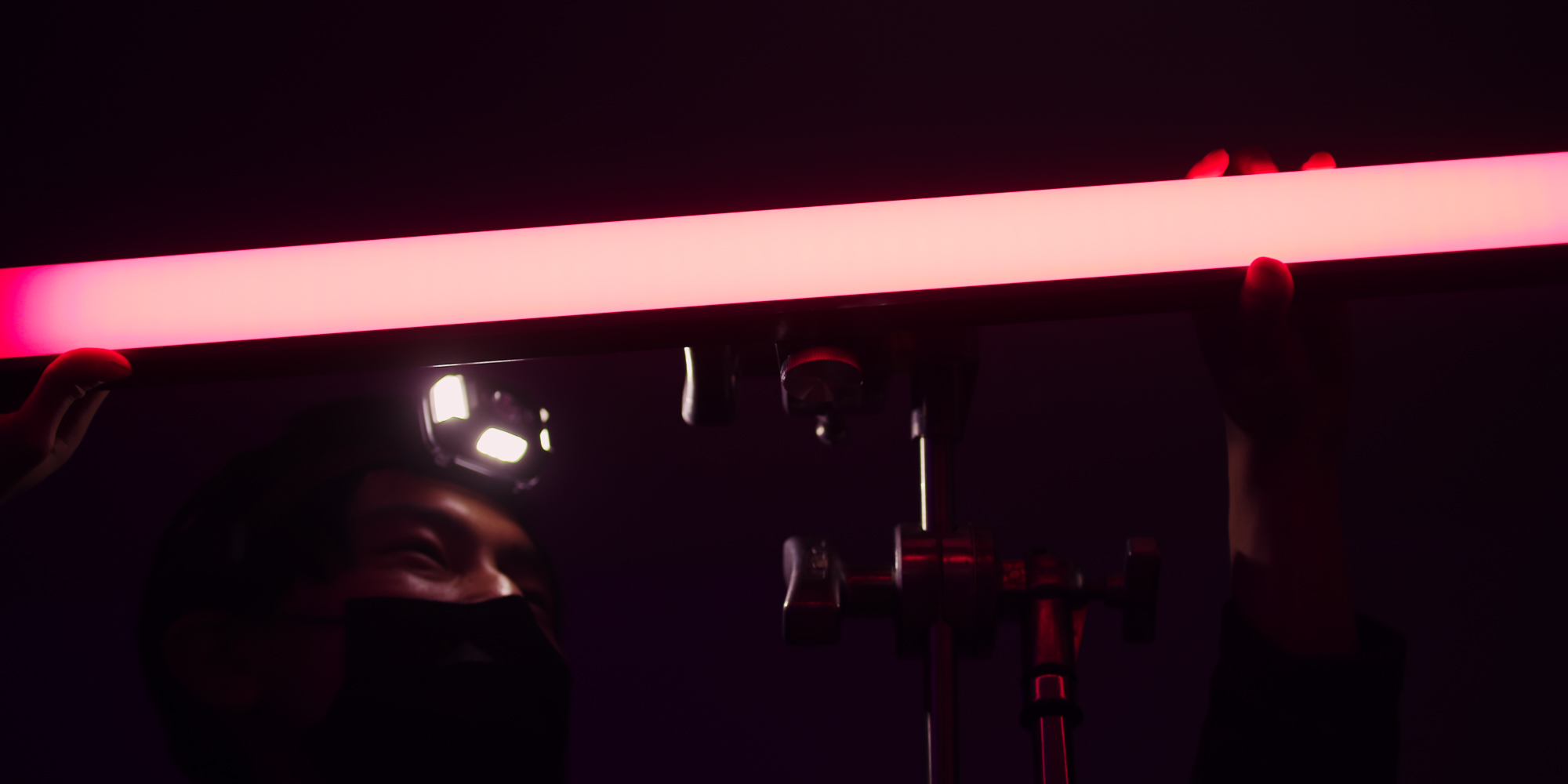 Lampa LED Aputure Infinibar PB6 - Wiele sposobów montażu