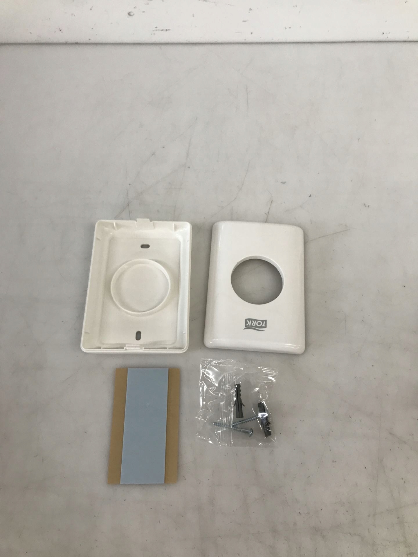 Łatwy montaż i czyszczenie dozownika Tork