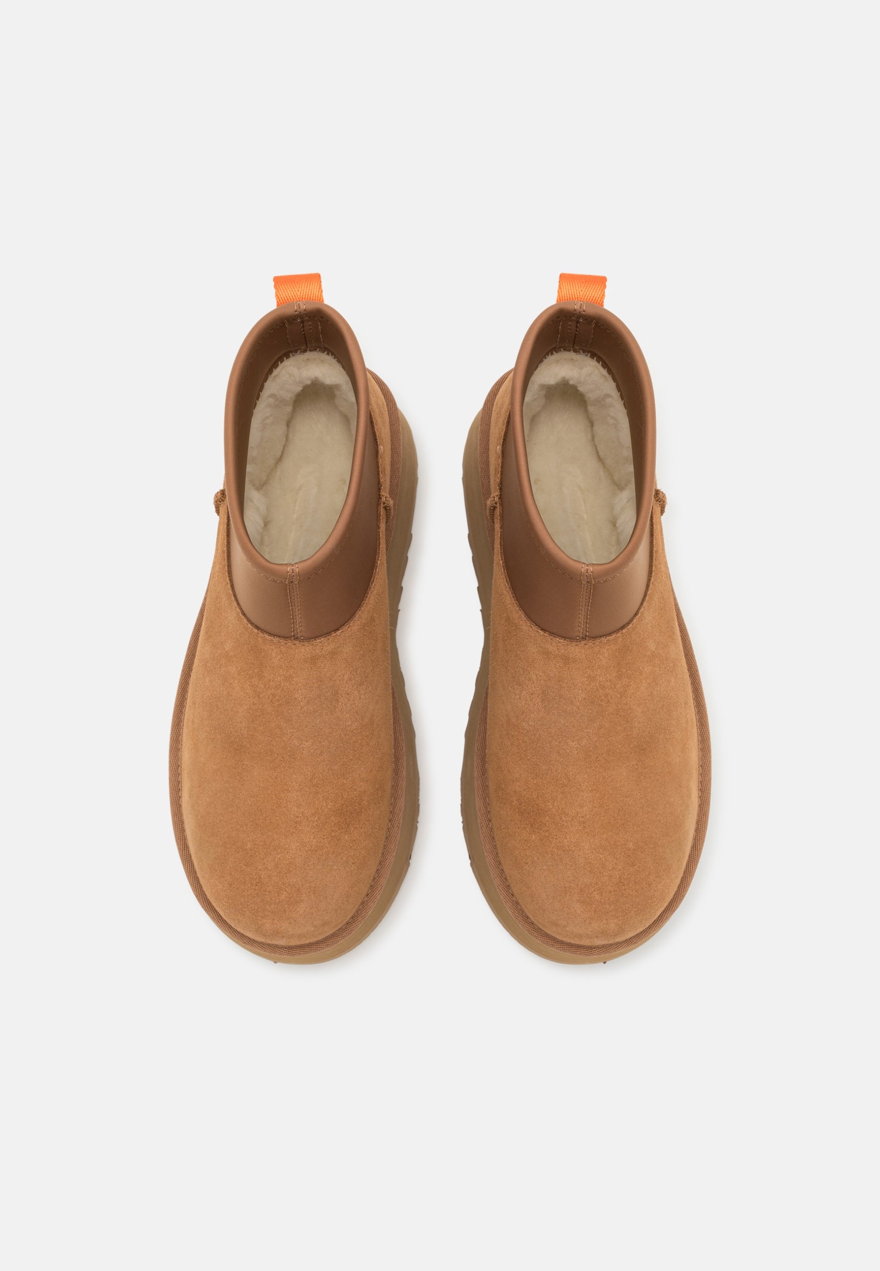 Zamszowa cholewka i luksusowa wyściółka UGGplush