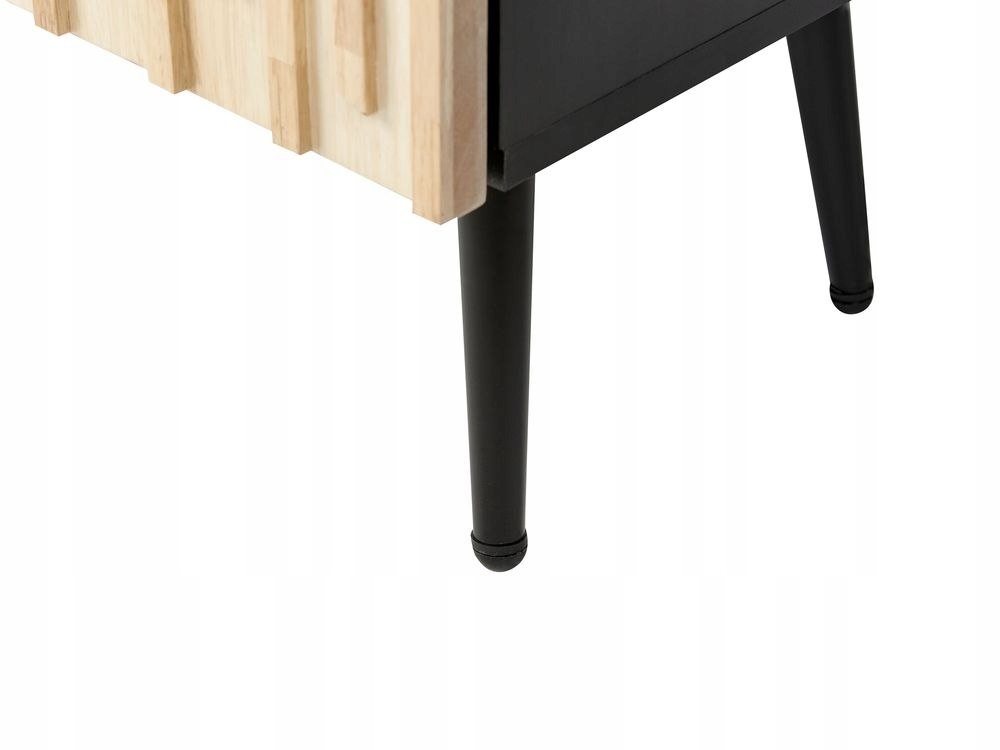 Nowoczesny design z smukłymi żelaznymi nóżkami