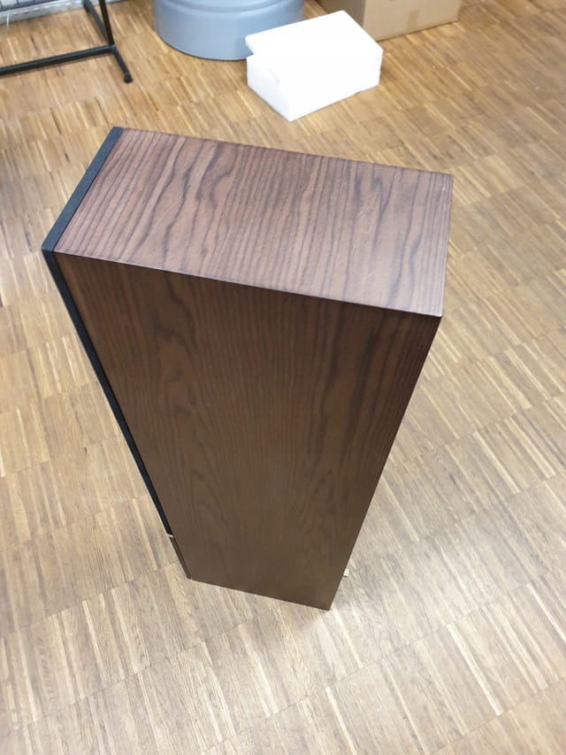 Elegancki design w kolorze orzechowym