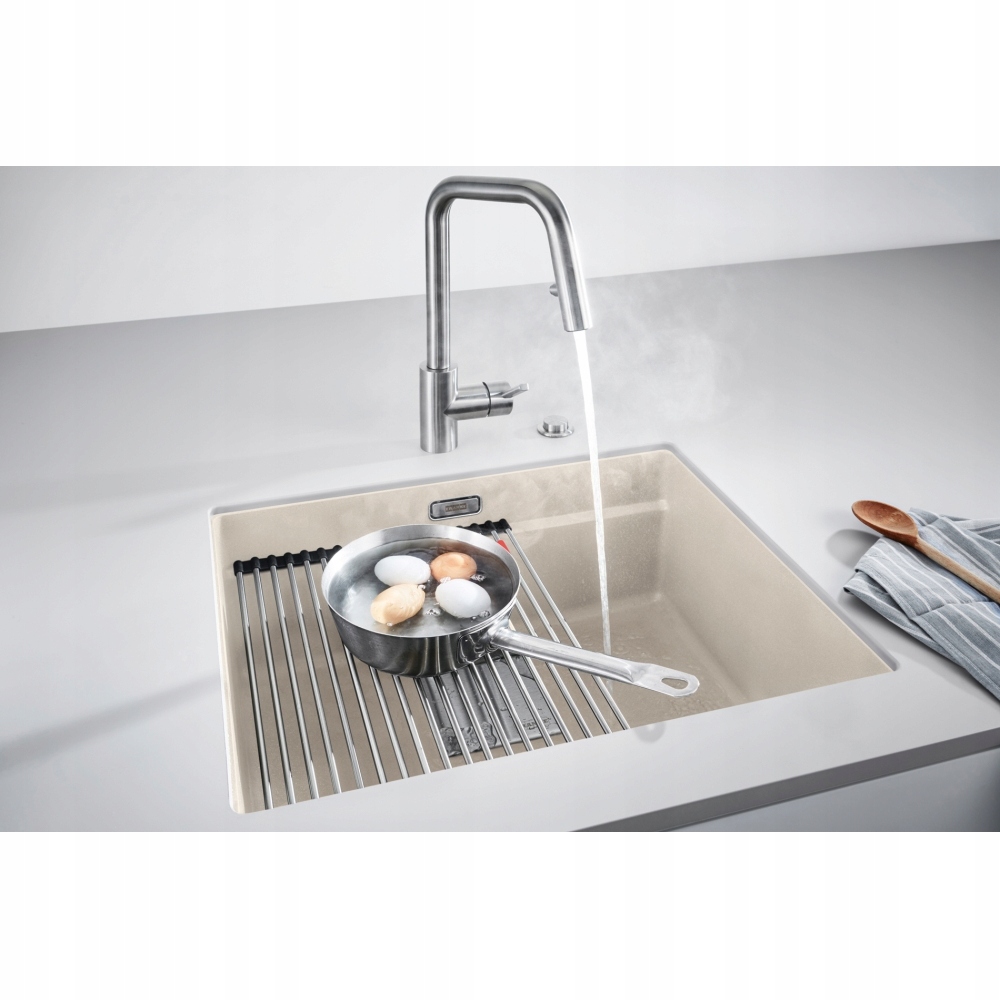 Duża pojemność komory – idealna do mycia dużych naczyń