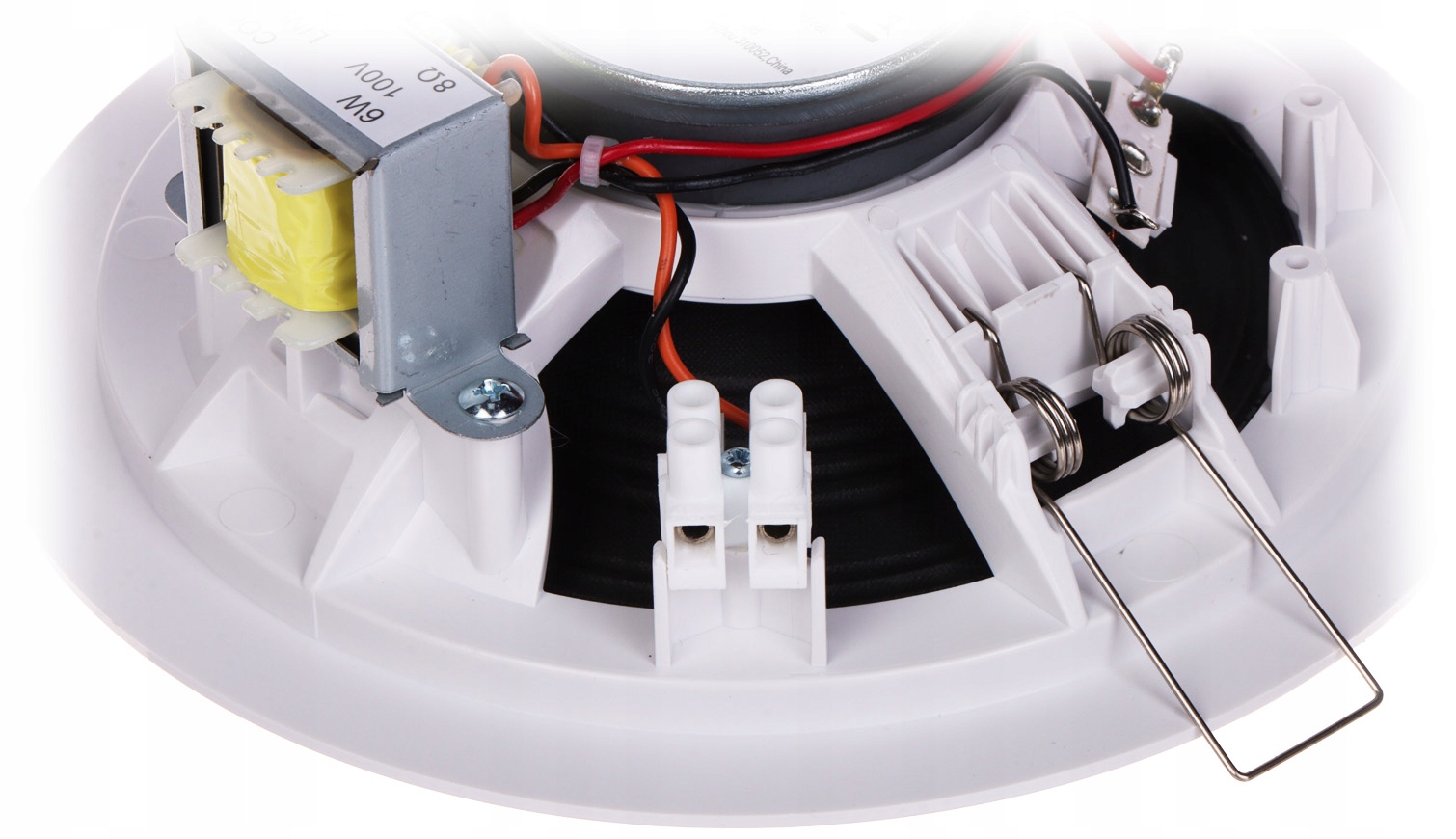 Szybki i bezpieczny montaż dzięki sprężynom mocującym