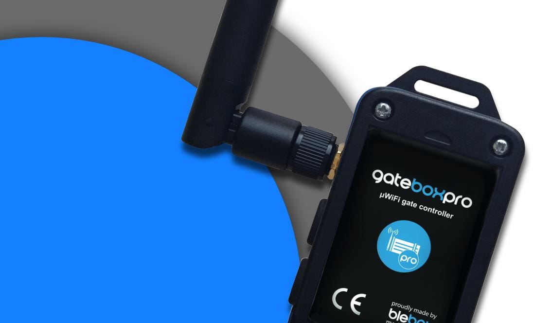 Wodoodporna obudowa i zewnętrzna antena dla lepszego zasięgu