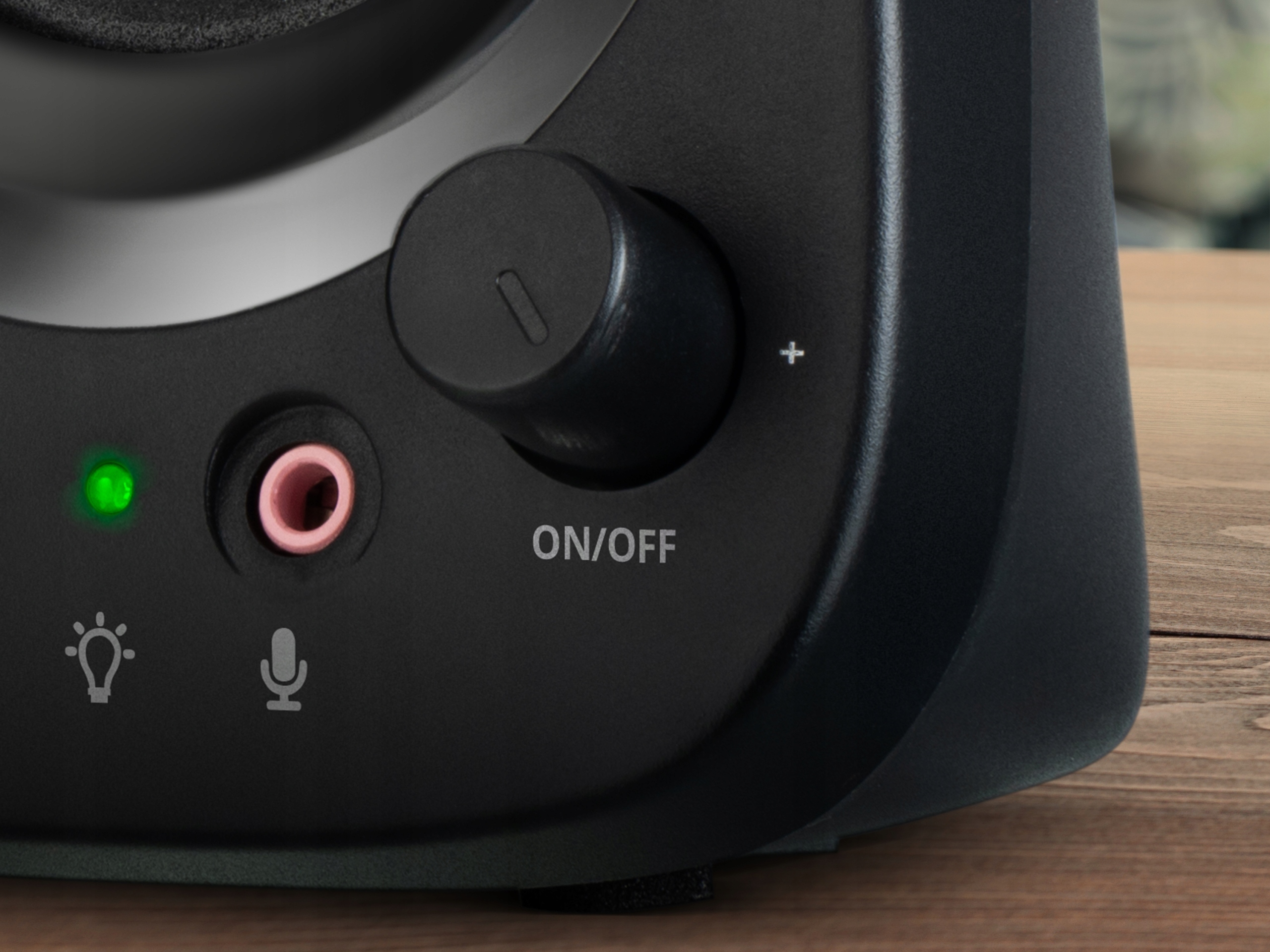 Regulacja głośności na przednim panelu