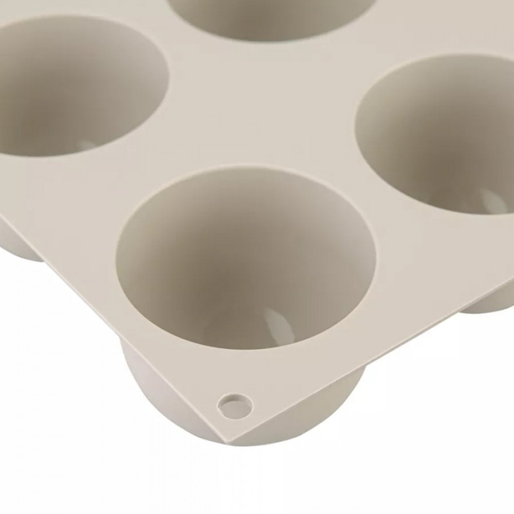 Wymiary formy: średnica 6,2 cm i wysokość 5,2 cm