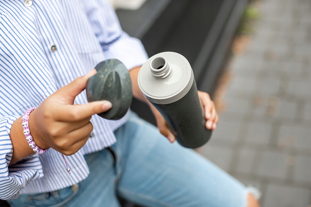 Praktyczny design z dwuczęściową zakrętką