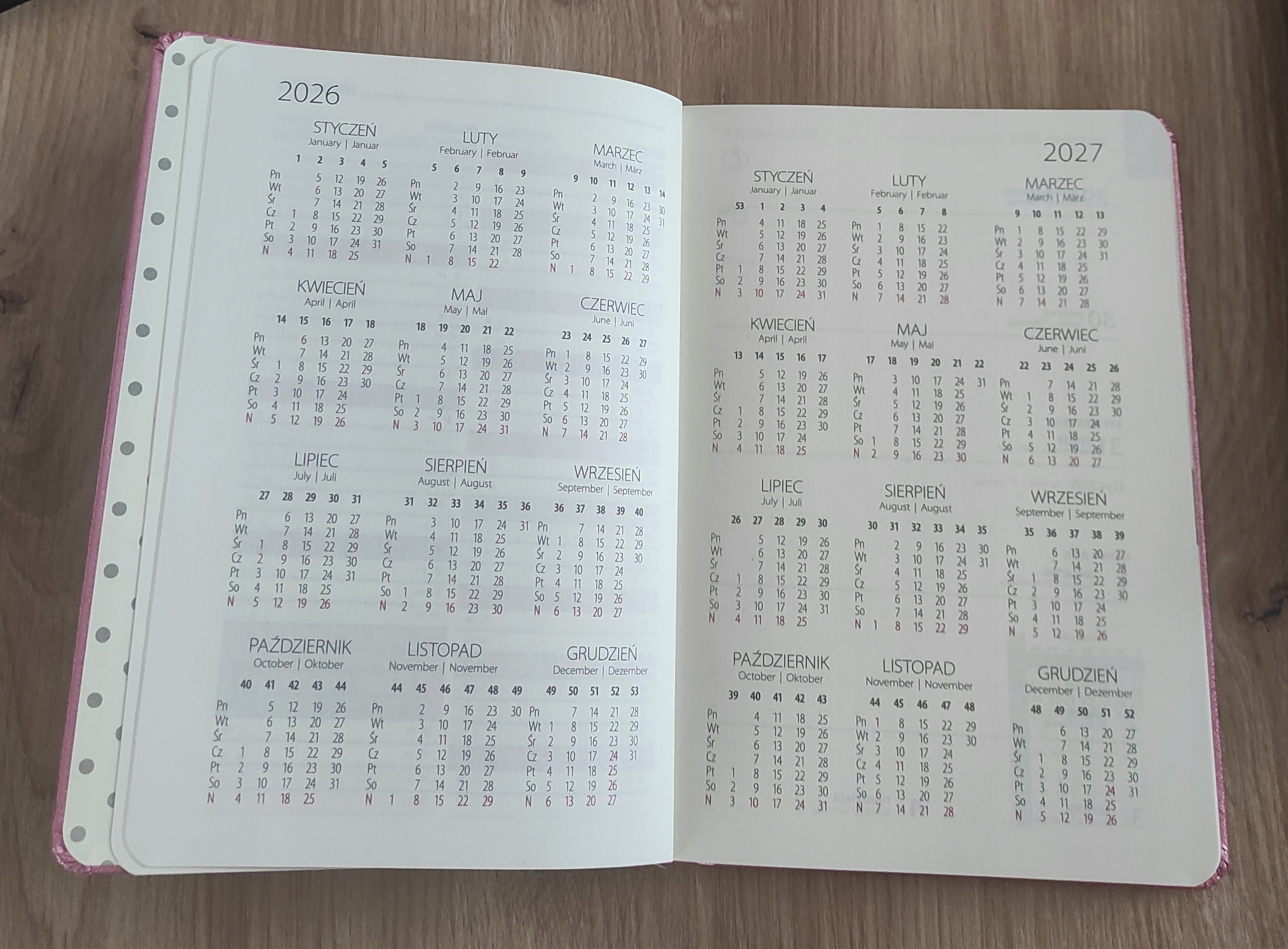 Funkcjonalny układ tygodniowy z miejscem na notatki