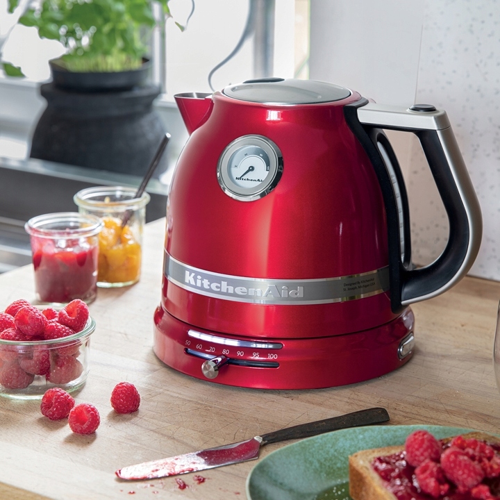 Czajnik elektryczny KitchenAid Artisan 5KEK1522ECA – Stylowy akcent w Twojej kuchni