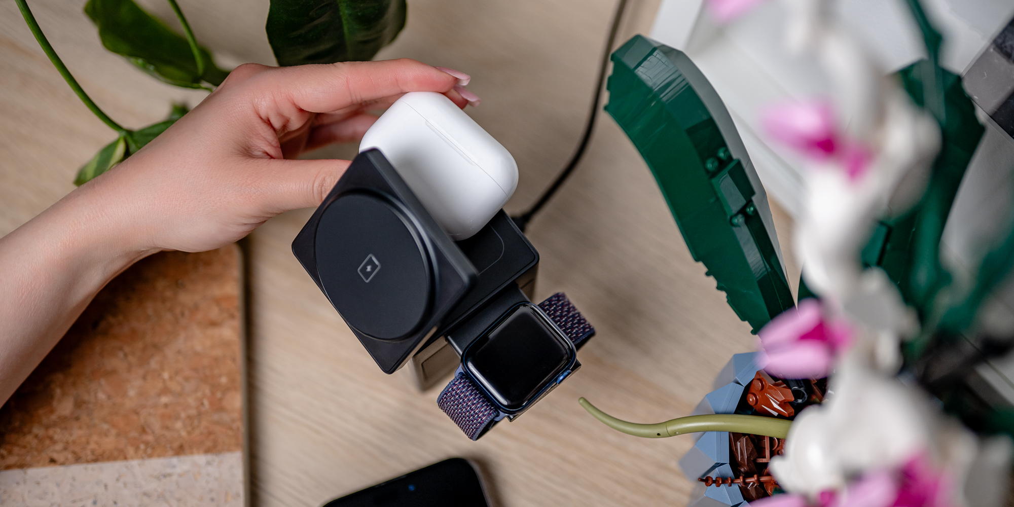 Ładowarka MagSafe z głośnikiem i wyświetlaczem Newell induOne MagPlay