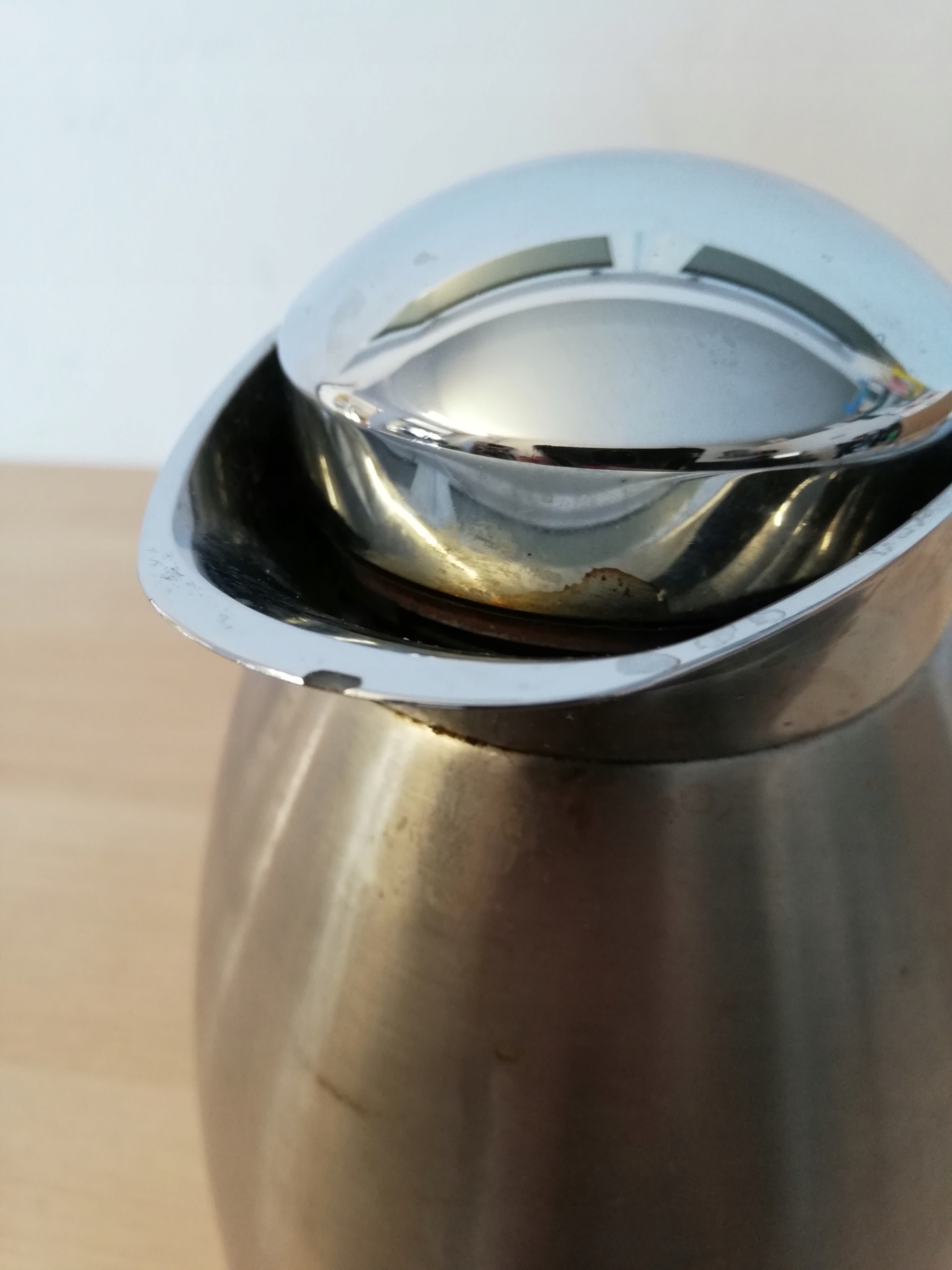 Ergonomiczny design – Łatwe nalewanie jedną ręką