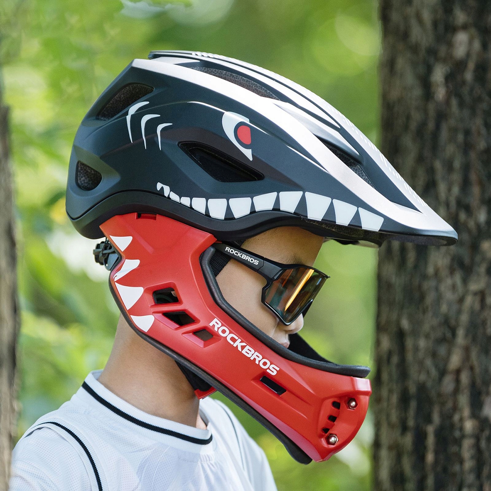 Kask TT-32006 Shark dziecięcy z odpinaną szczęką – Bezpieczeństwo i styl dla najmłodszych