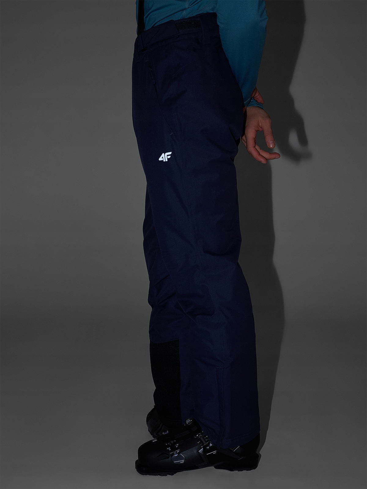 Praktyczne detale – Kieszenie na zamek i elementy odblaskowe