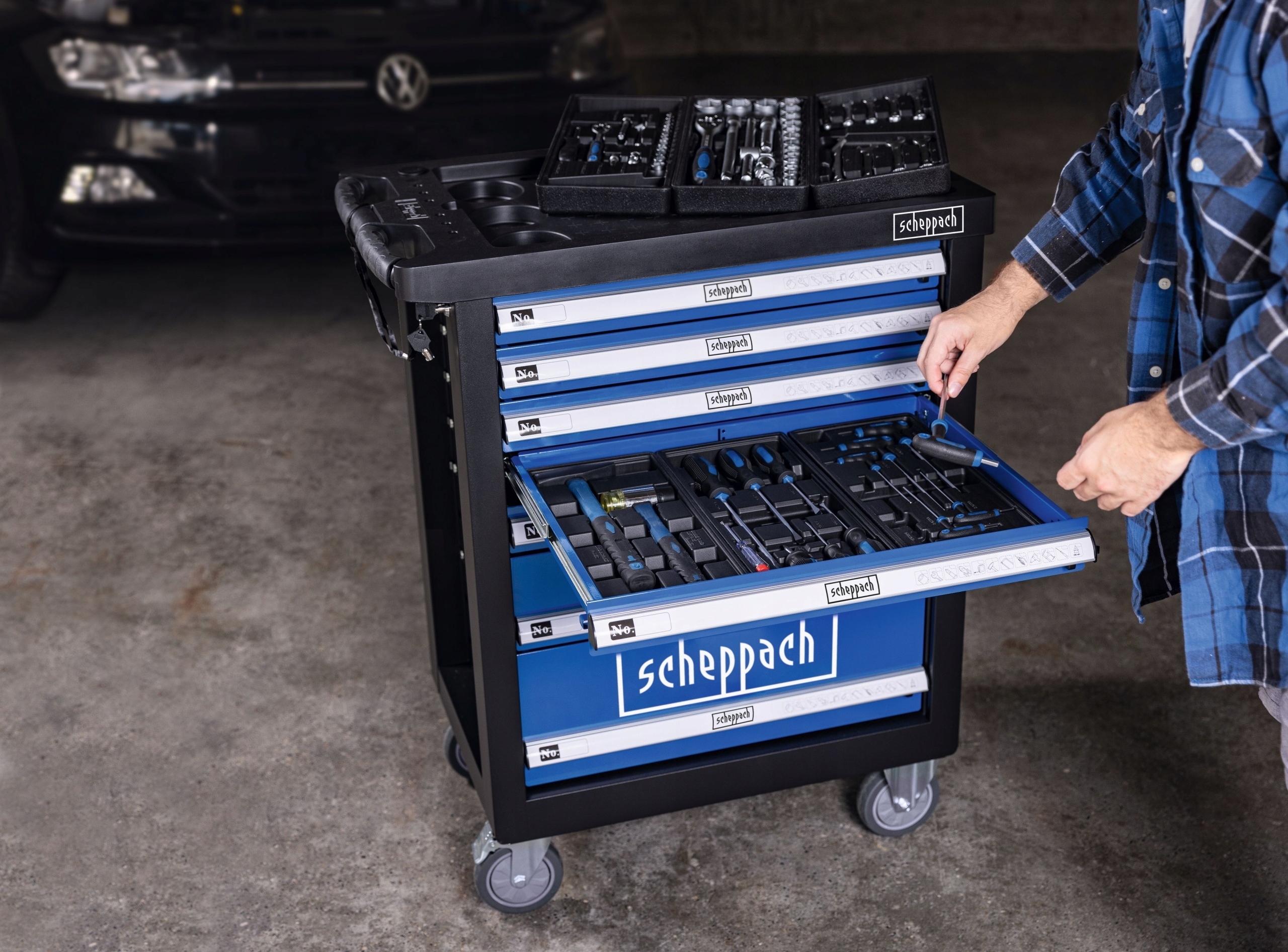 Solidna konstrukcja i mobilność – Wózek warsztatowy TW1100