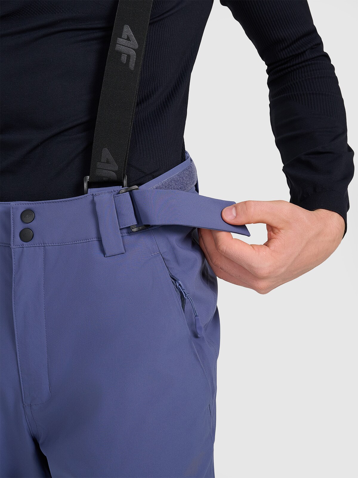 Funkcjonalne detale – Odpinane szelki i regulacja w pasie