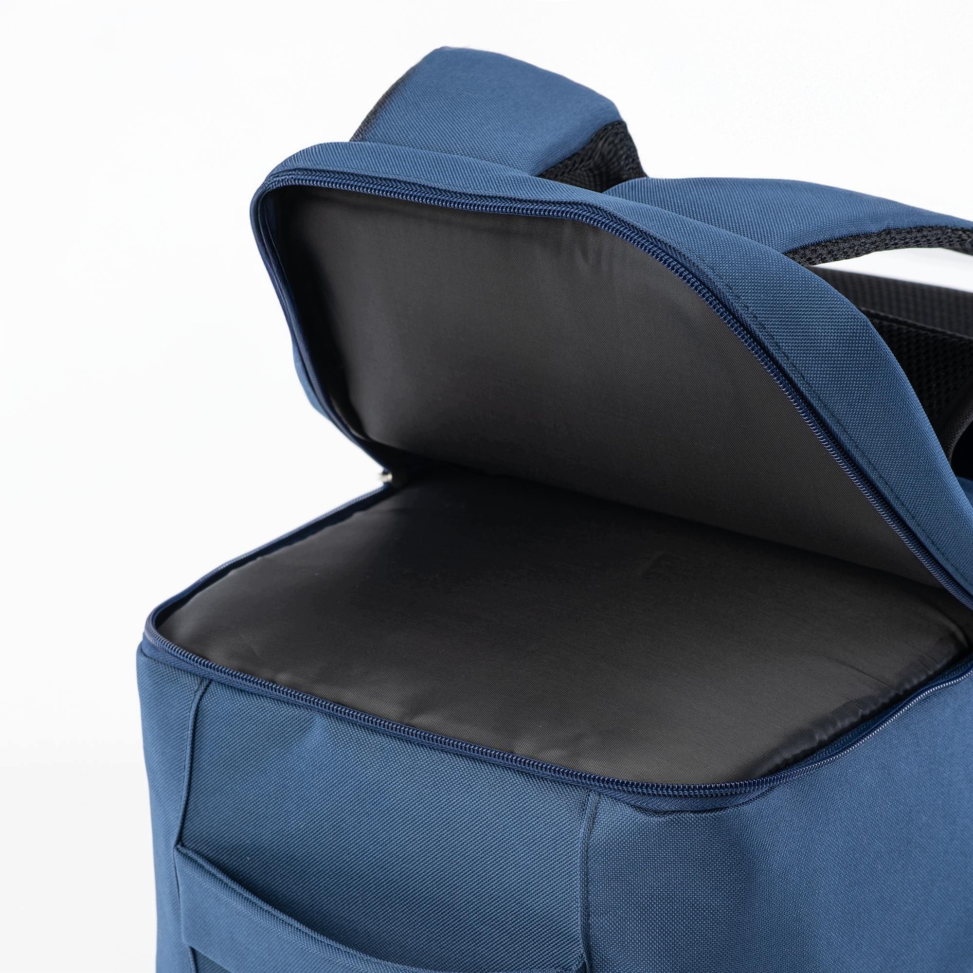 Funkcjonalny organizer i kieszeń na laptopa 15