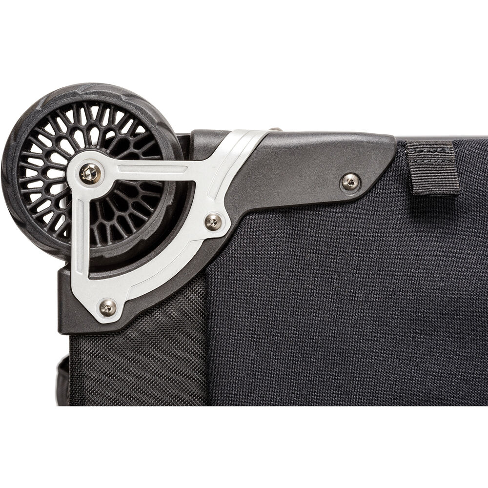 Przestronna przednia kieszeń z zamkiem