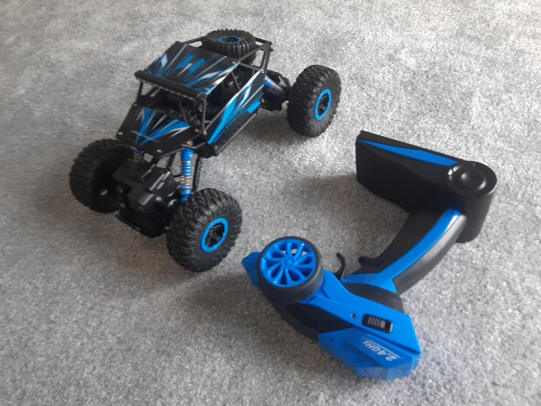 Superelastyczne opony do pokonywania trudnego terenu