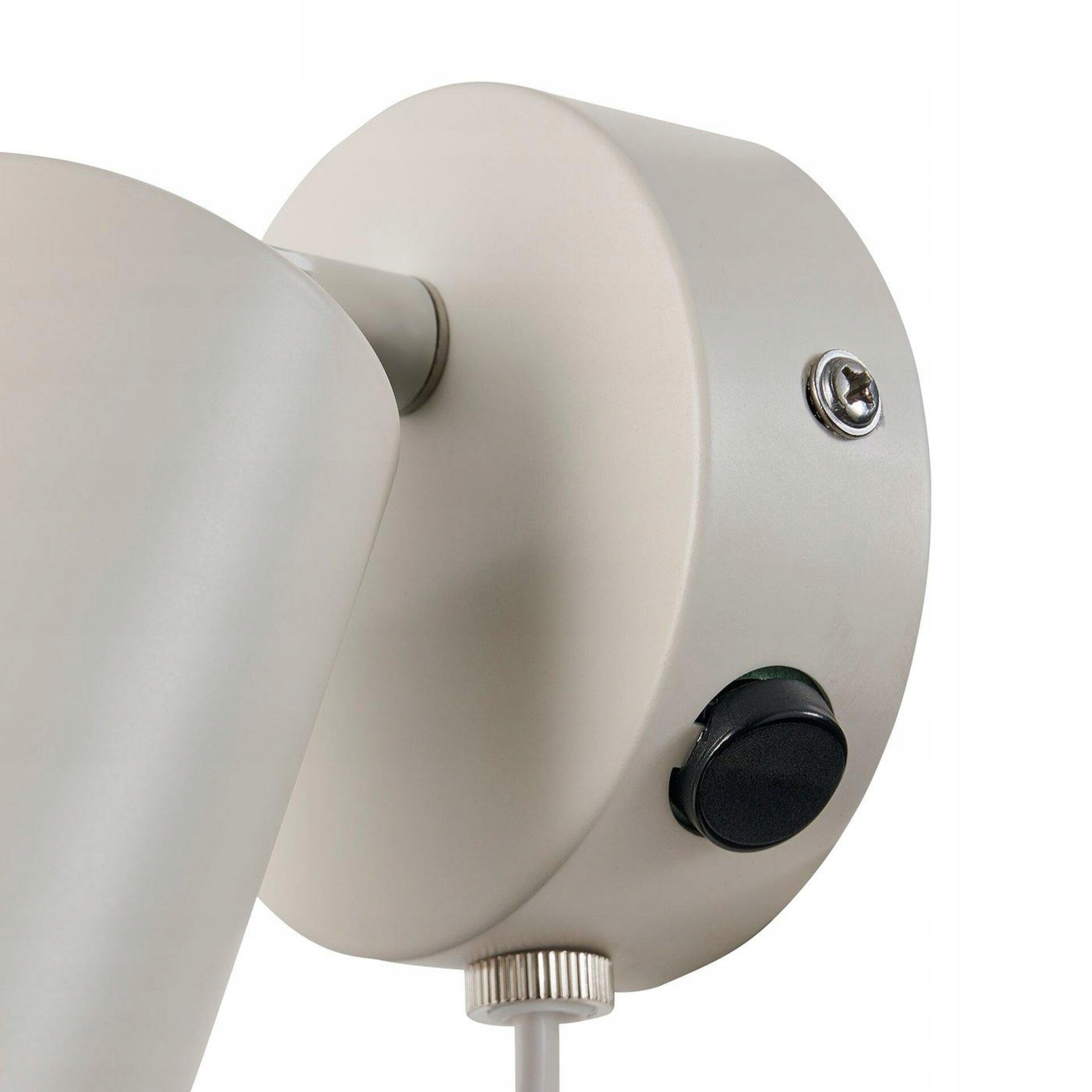 Wygodne włączanie – Lampa z włącznikiem na podstawie
