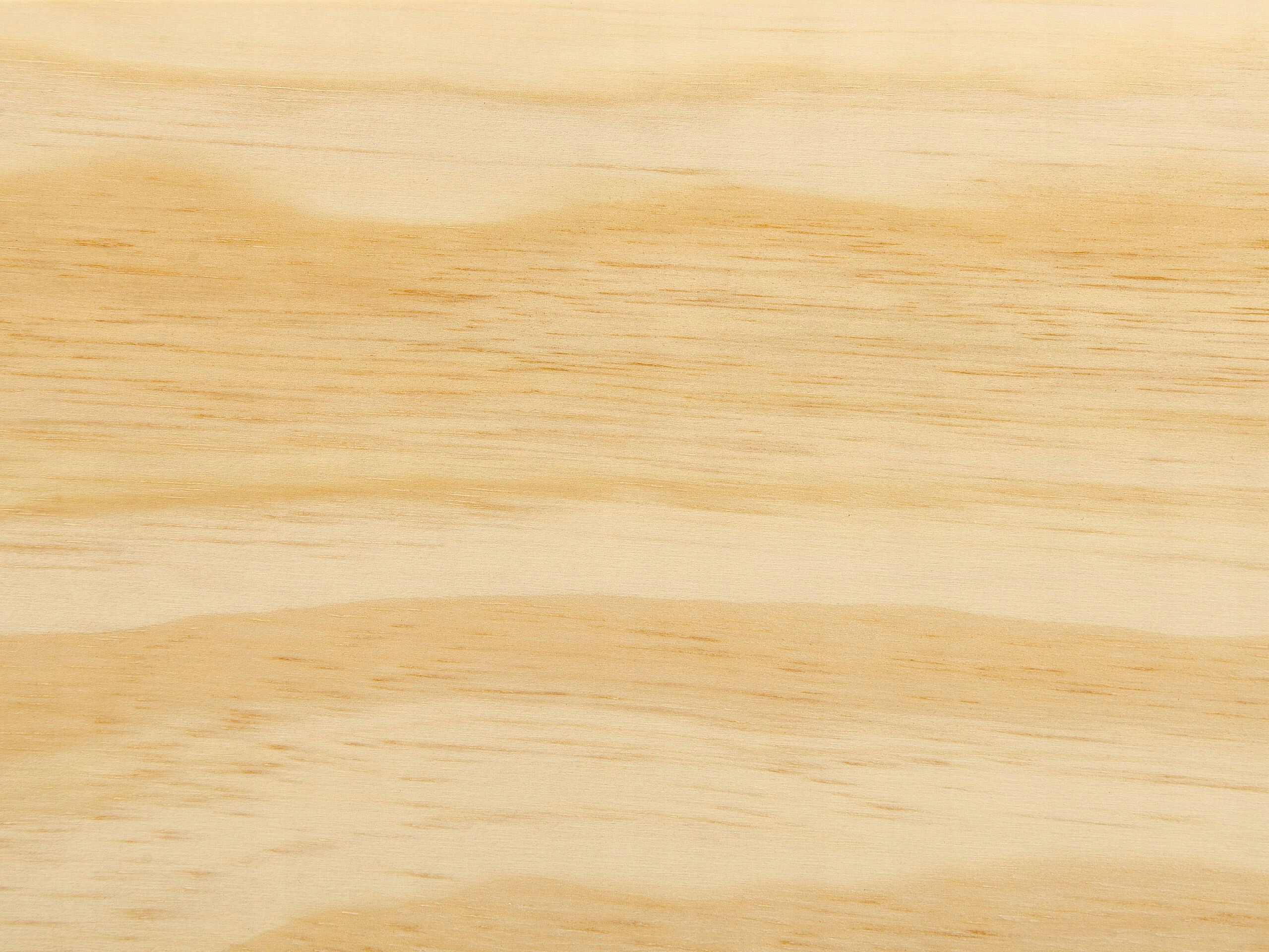 Solidna konstrukcja z drewna sosnowego