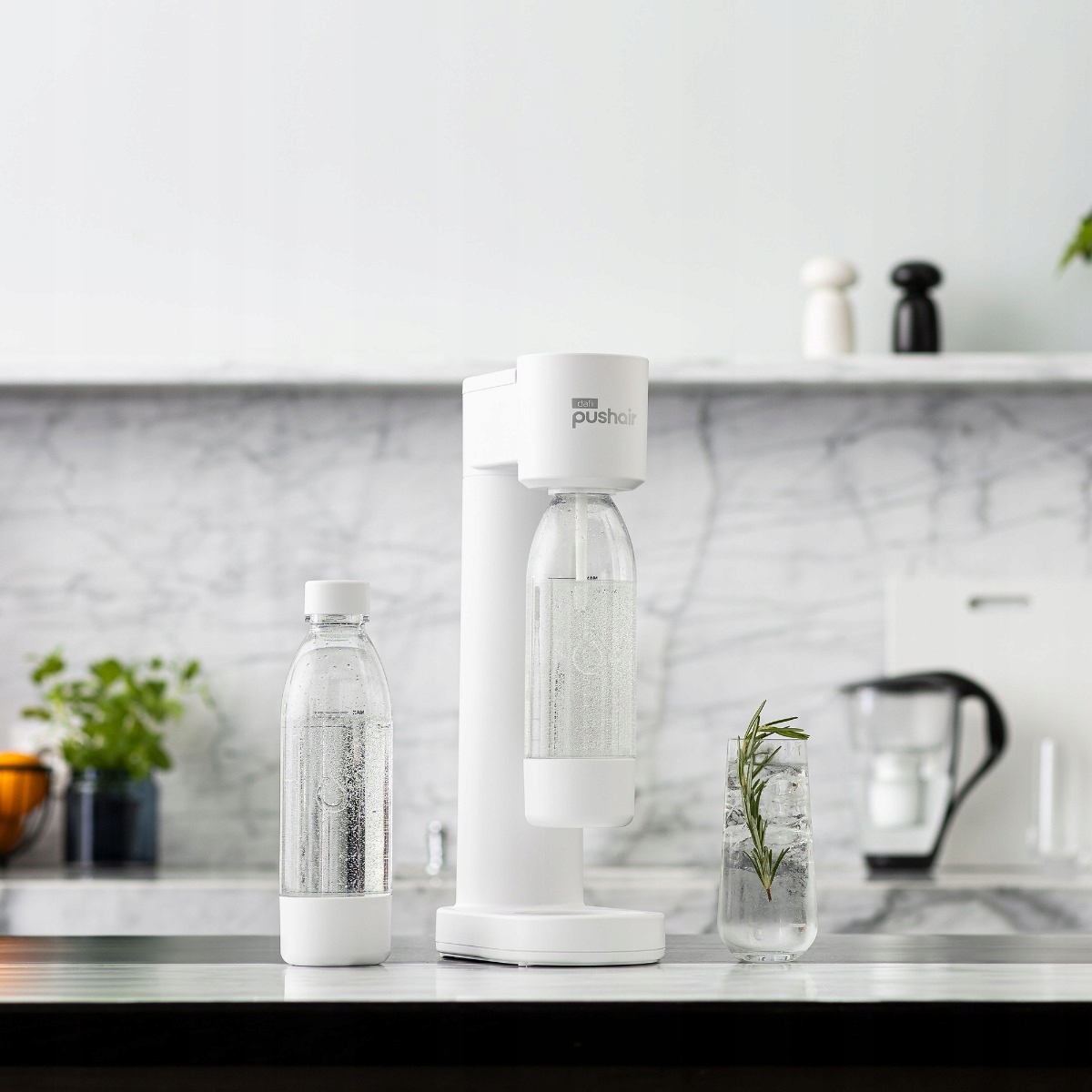 Dlaczego warto wybrać wodę gazowaną? – Korzyści zdrowotne i smakowe