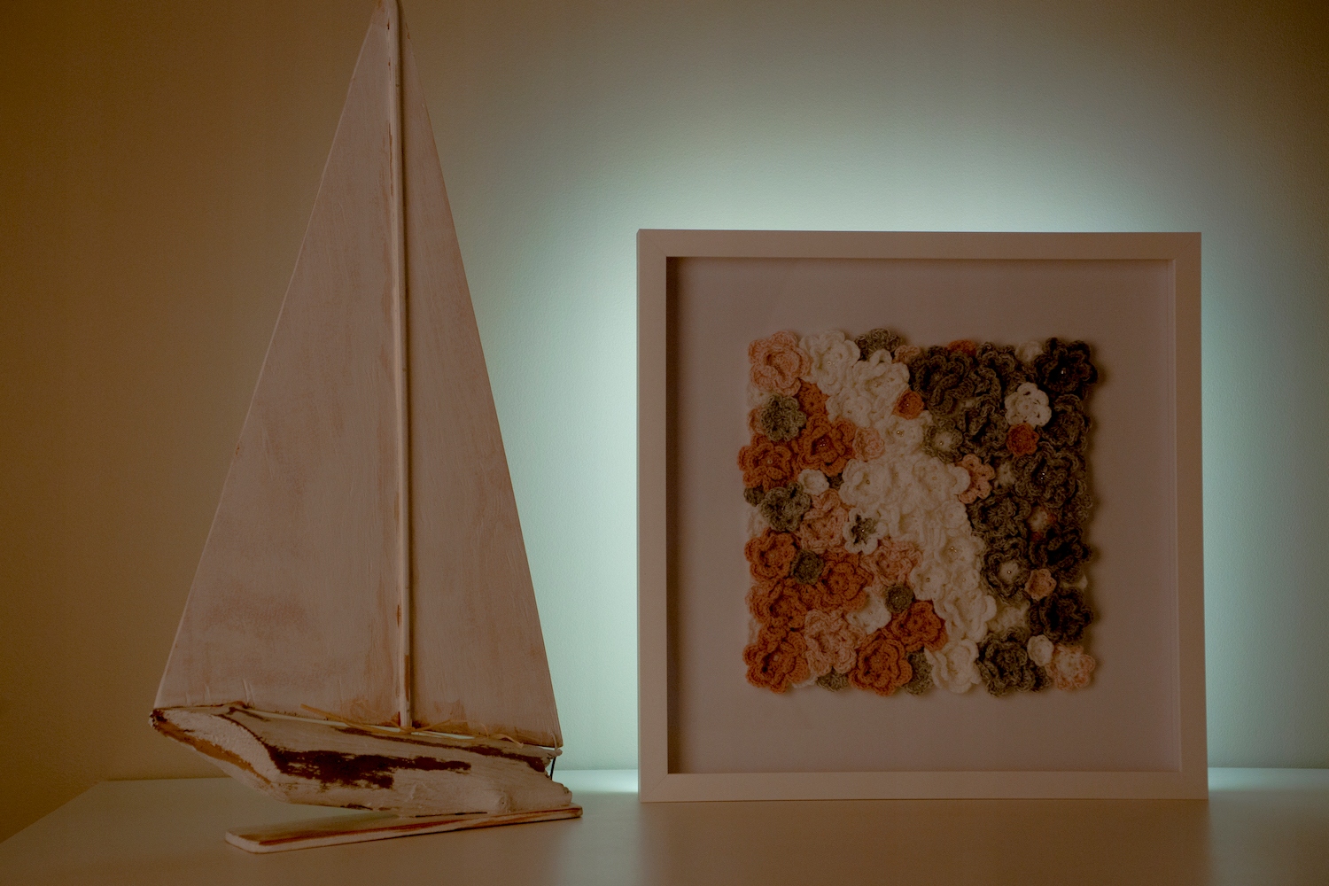 Obraz podświetlany - Kwiaty: biel-popiel-róż Bohater Inny