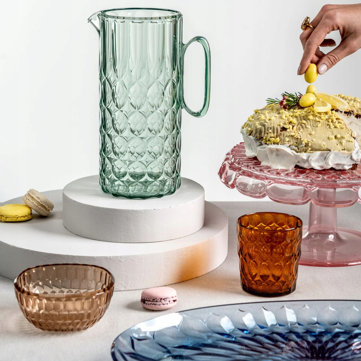 Kolorowe aranżacje stołu – Kolekcja VANITY w różnych odcieniach