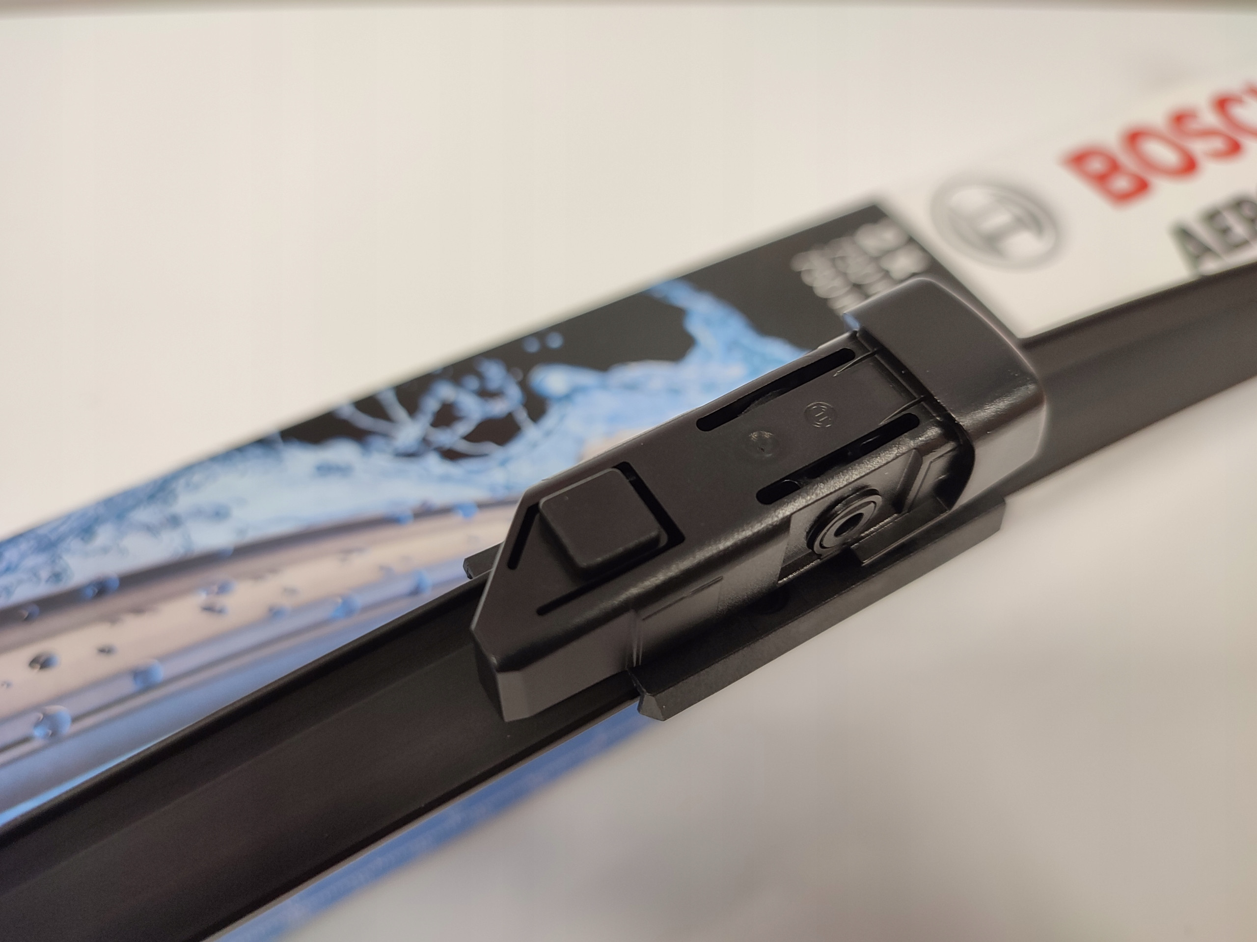 Aerodynamiczny spojler i stabilizująca szyna ze stali Evodium