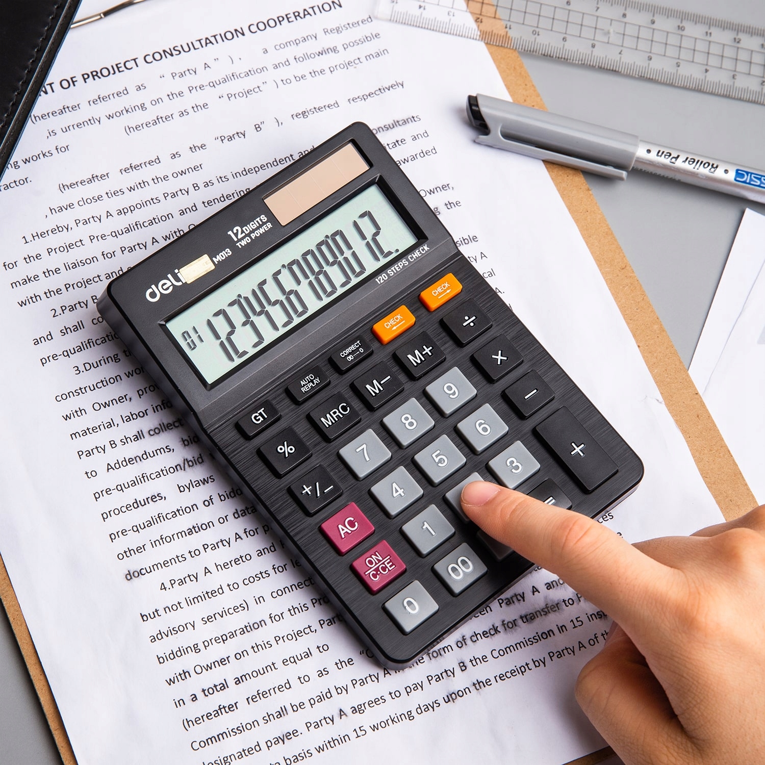 Wygodne przyciski funkcyjne i klawiatura numeryczna