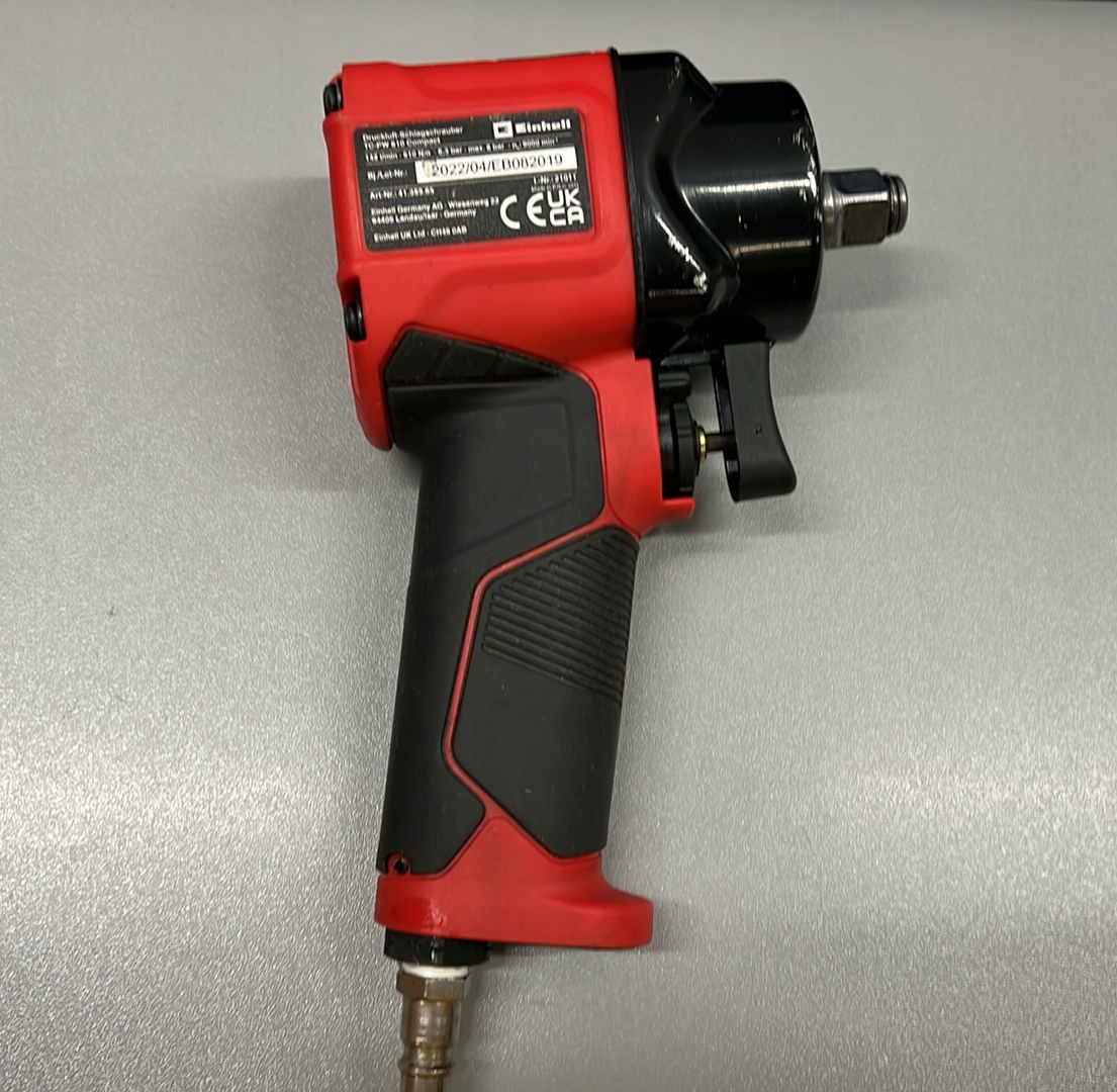 Kompaktowa konstrukcja – Idealny do pracy w trudno dostępnych miejscach