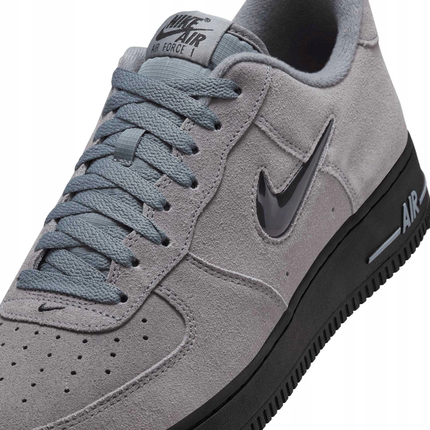 Unikalny detal Jewel Swoosh – Wyróżnij się z tłumu