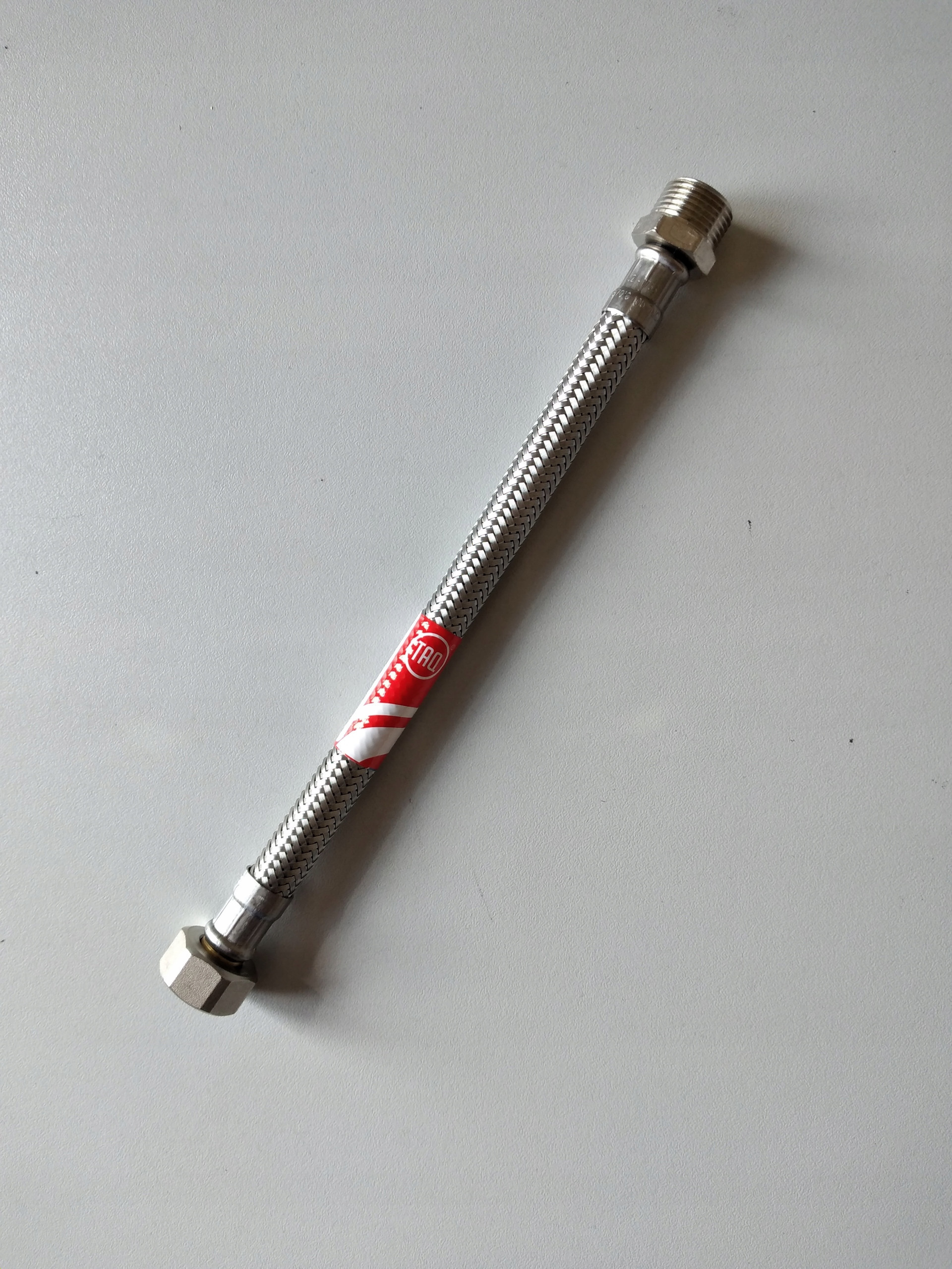 Wąż sanitarny 20 cm Tucai TAQ M3/8-F3/8 – Idealne rozwiązanie do instalacji wodnych