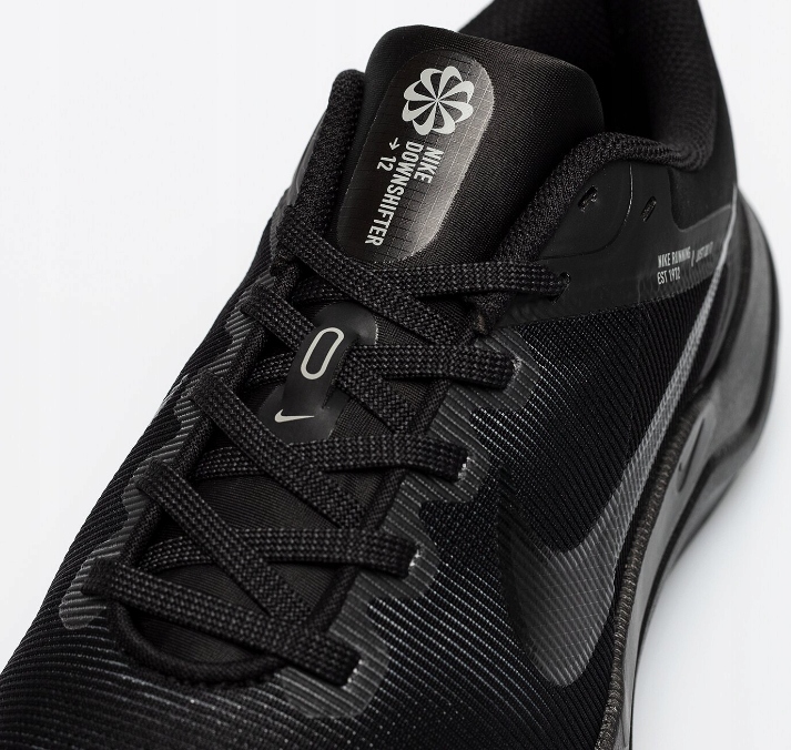 Wysoka jakość materiałów – syntetyk i tkanina