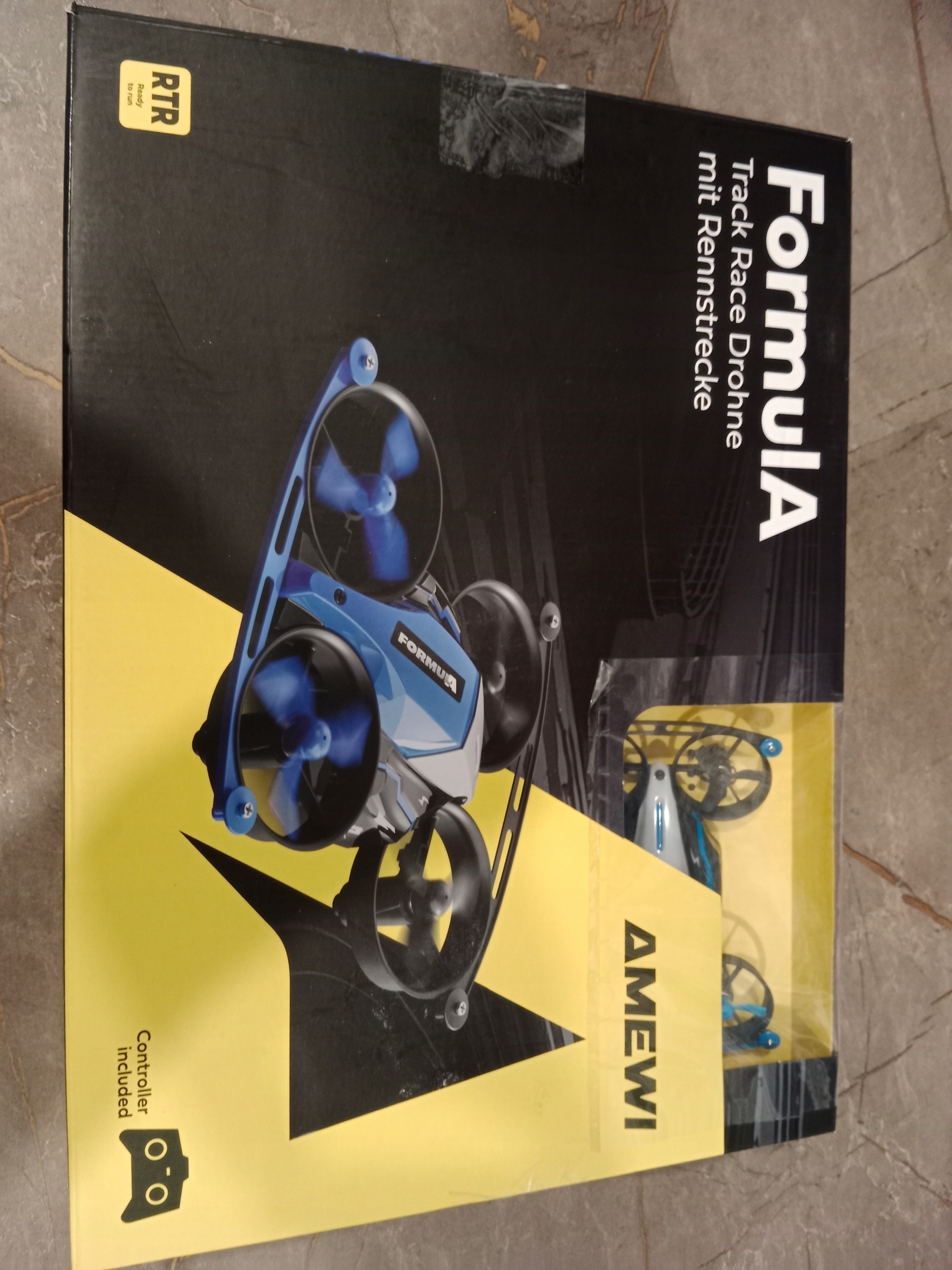 Zestaw zawierający tor wyścigowy