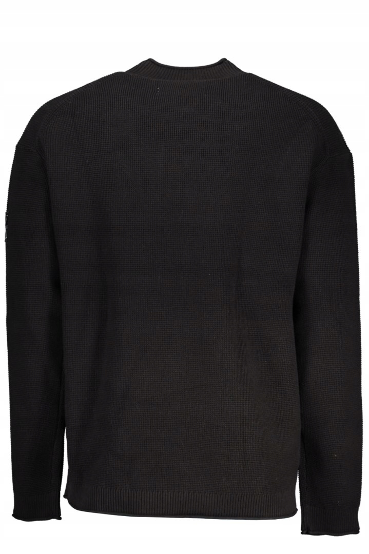 Wygodny krój z długimi rękawami