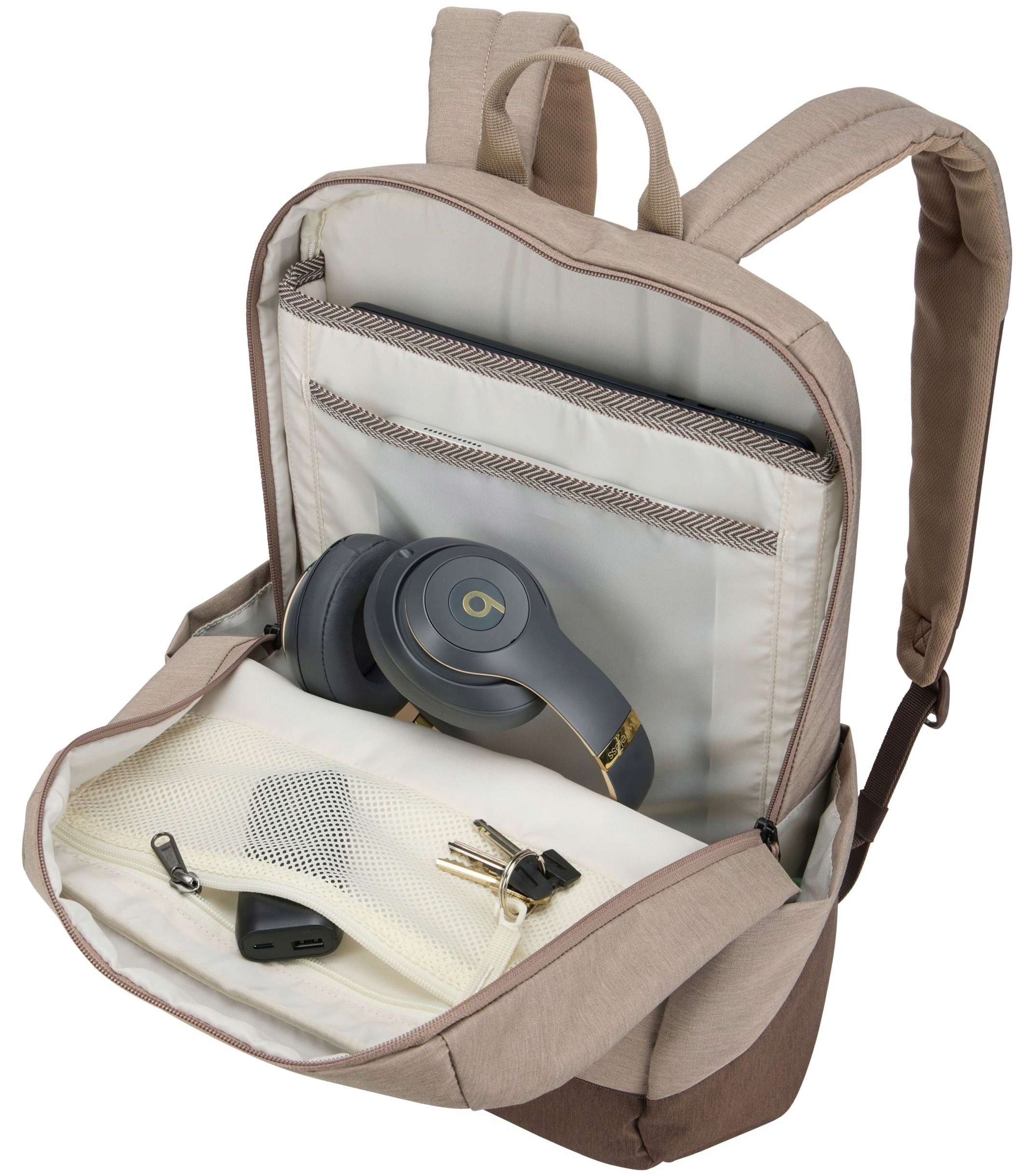 Wygodne miejsce na laptopa i bidon