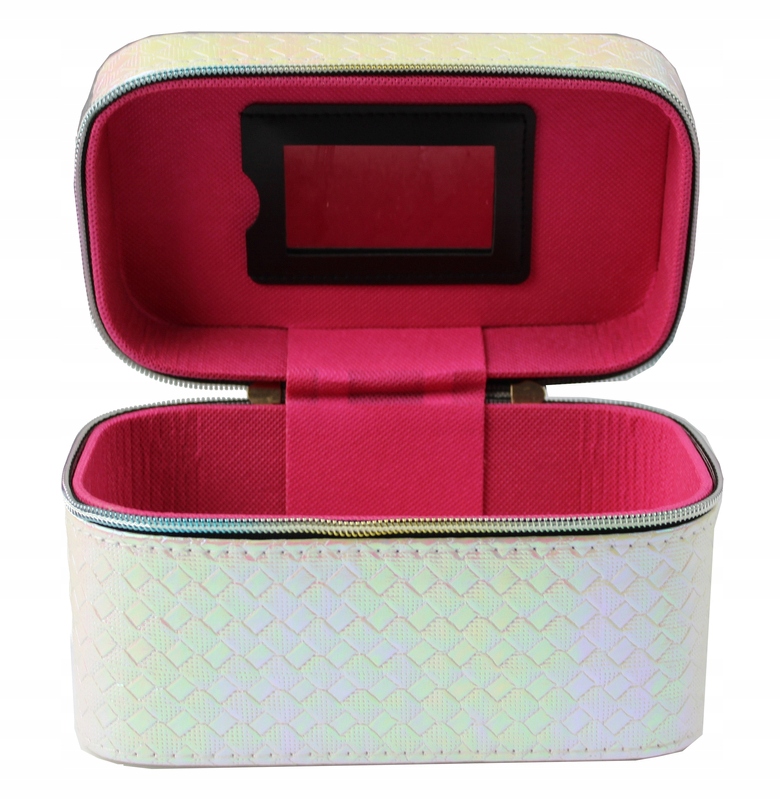 Okrągły kufer z lusterkiem – funkcjonalność i oryginalne wzornictwo