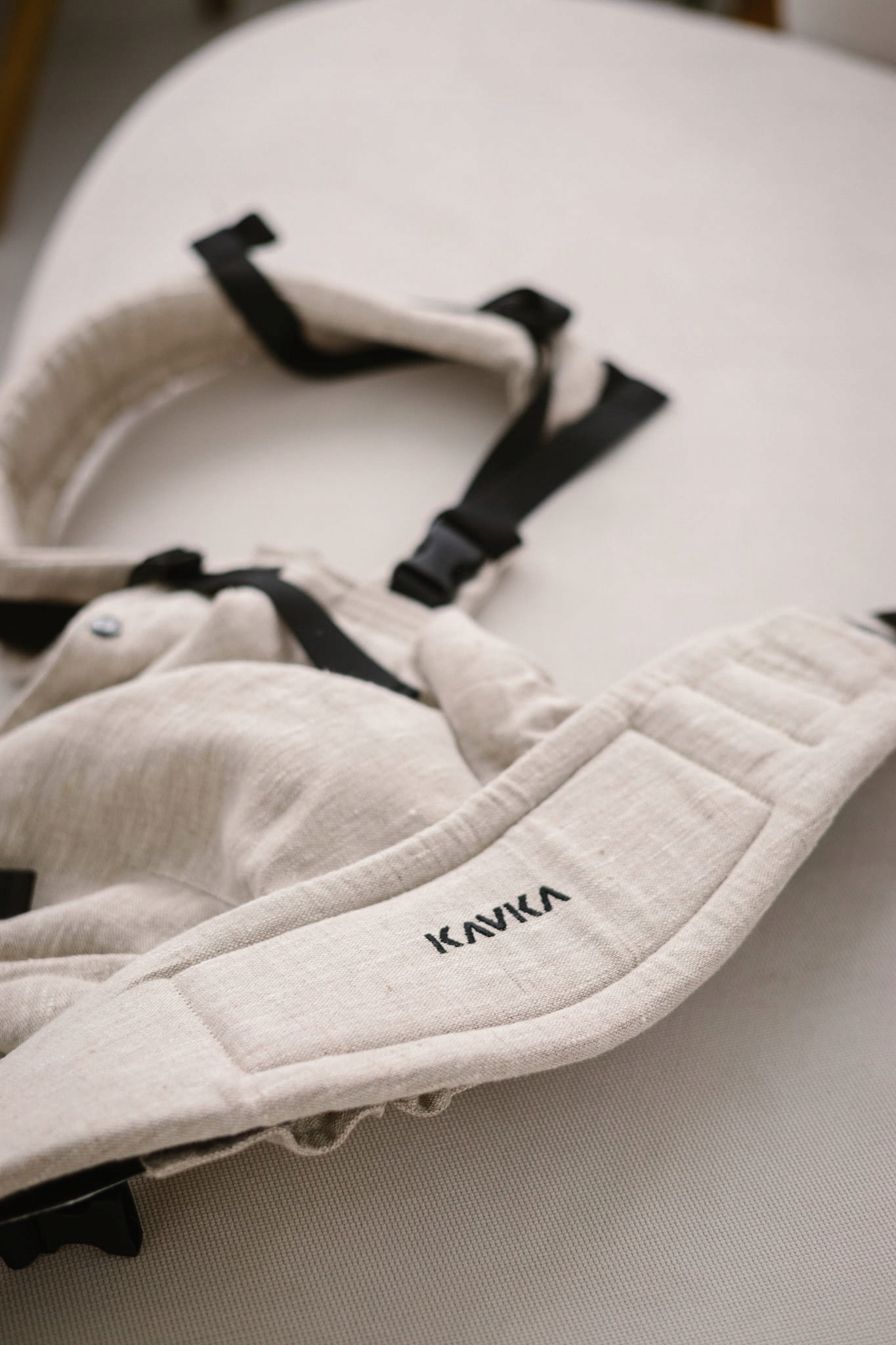 Nosidełko Kavka MultiAge Magnetic - Rome Linen 2024 – Idealne dla Twojego dziecka