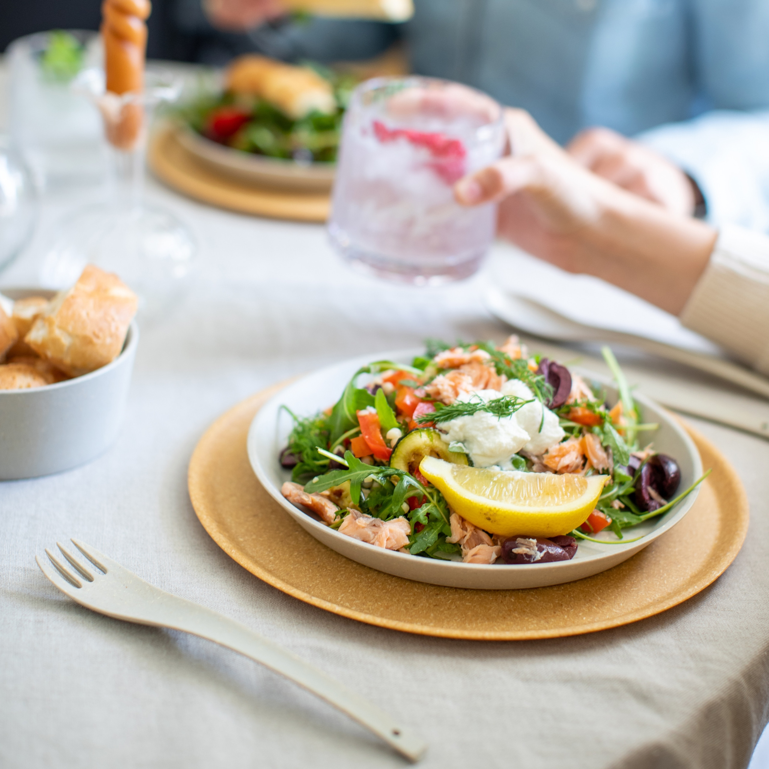 Średnica talerzy – 25 cm